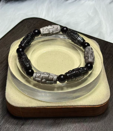 251016 - D87 銀曜石九眼天珠雕刻手串(11月中到貨）