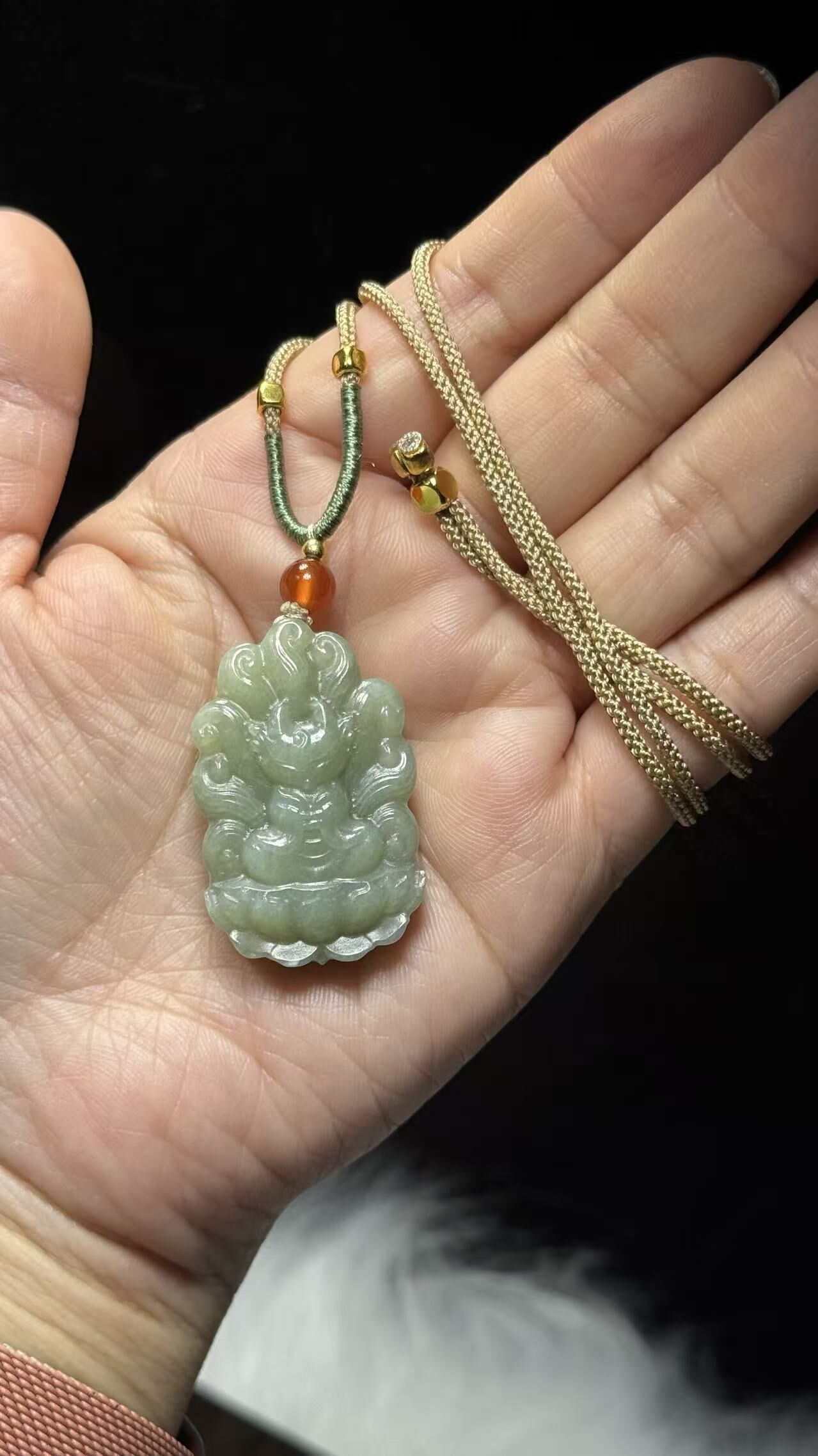 251016 - D111 糖料和田玉九尾狐雕刻編織繩頸鏈（11月中到貨）