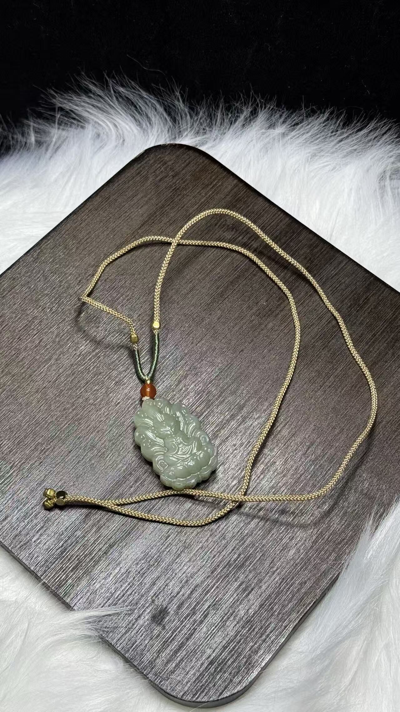 251016 - D111 糖料和田玉九尾狐雕刻編織繩頸鏈（11月中到貨）