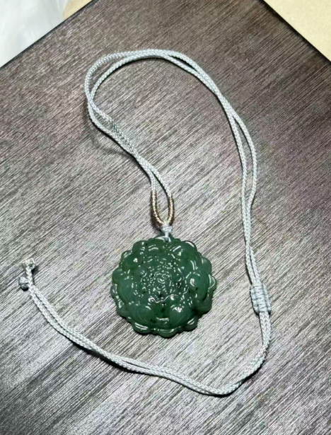 251016 - D112 和田玉碧玉牡丹花雕刻編織繩頸鏈（11月中出貨）