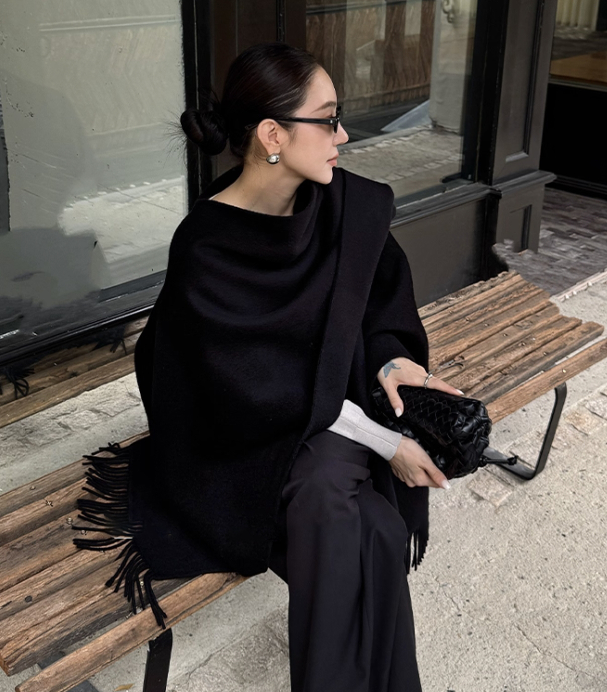 歐美女子經典黑流蘇造型披肩外套-S-L (Elegant & Love)