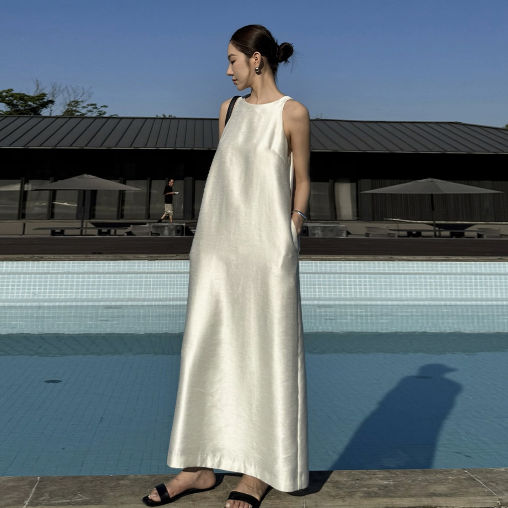 小仙女光澤感圓領無袖背心裙長洋裝-S-L / 2色 (Elegant & Love)