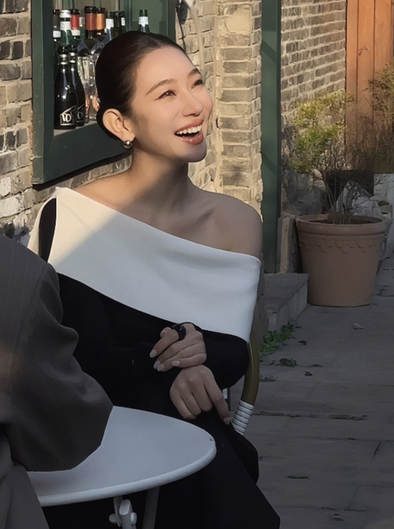 配色反摺露肩一字領造型長袖上衣-S-L / 2色 (Elegant & Love)