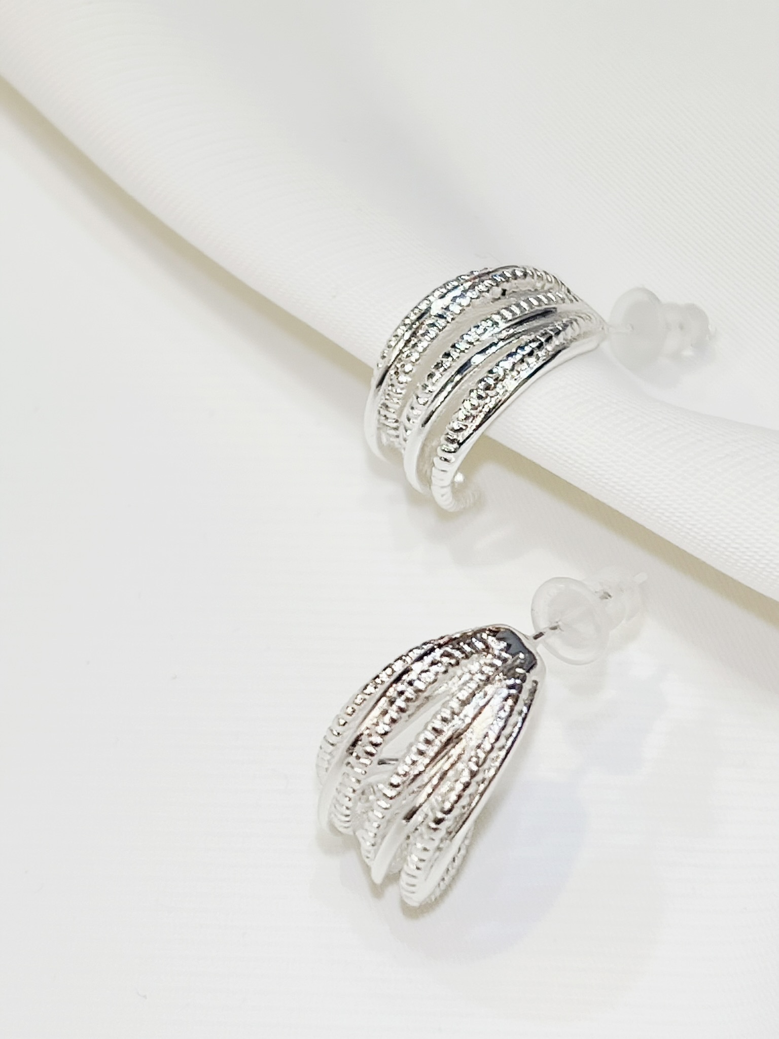 寬圓環紋理耳環