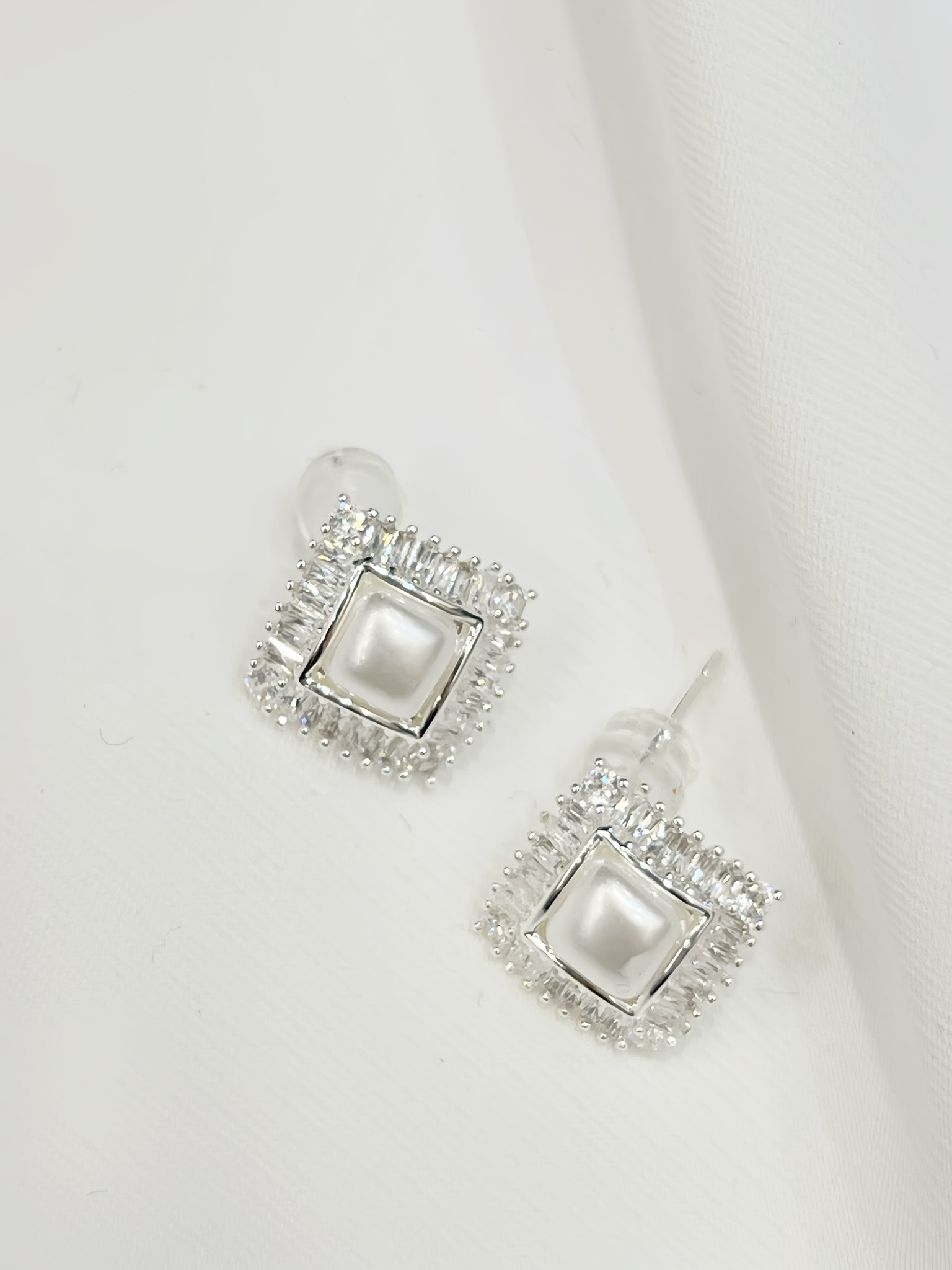 珍珠鑽菱格耳環