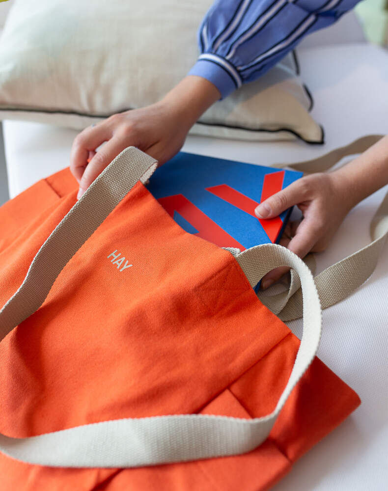 HAY Everyday 托特包橘紅色款，鮮豔多彩好看