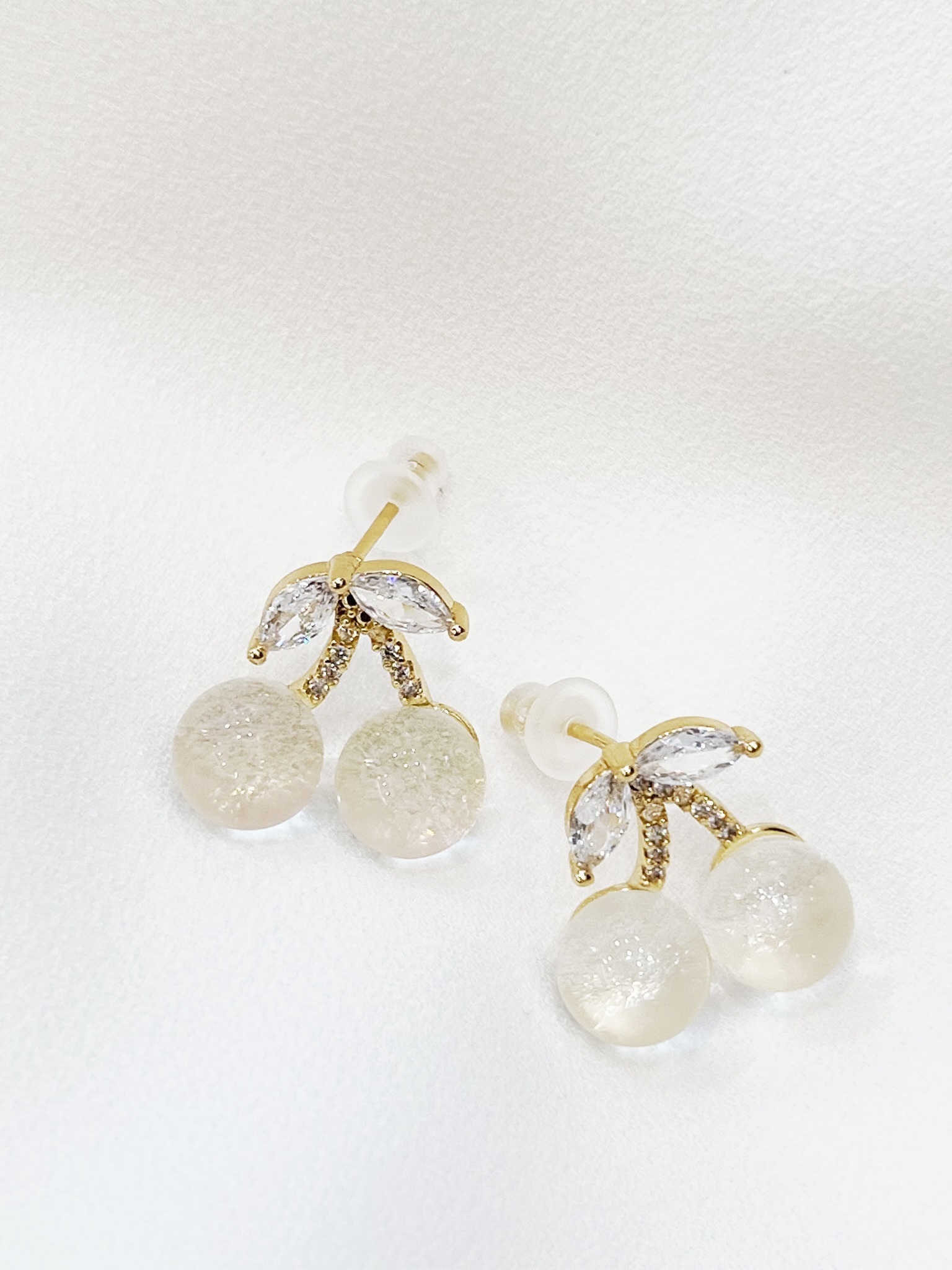 (閃閃發光)盈透櫻桃耳環