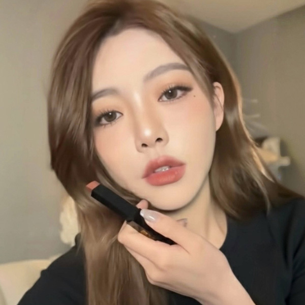 YSL 奢華緞面絨霧唇膏2g #319 惹火赤裸