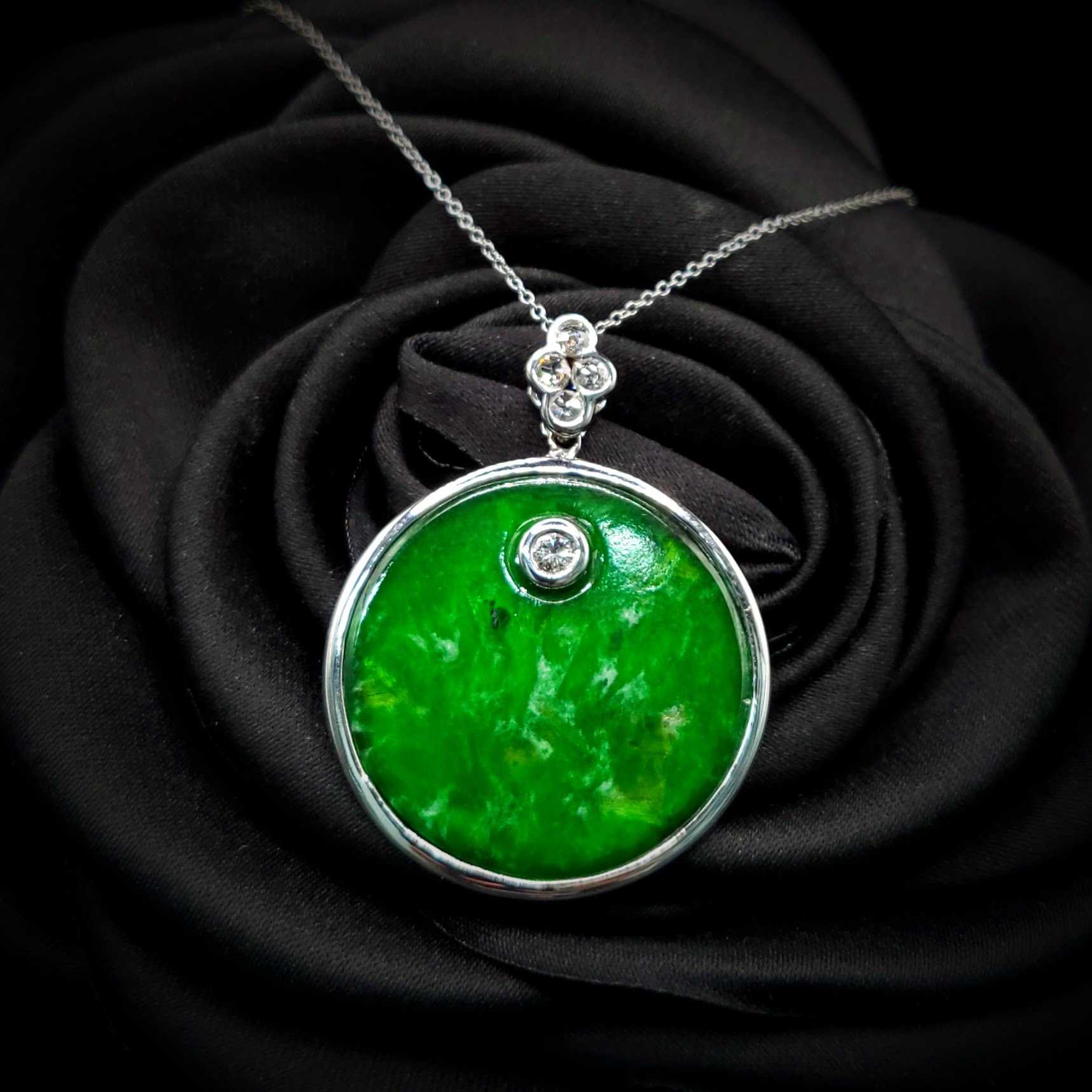 18K White Gold 0.37ct Diamond Jade Pendant