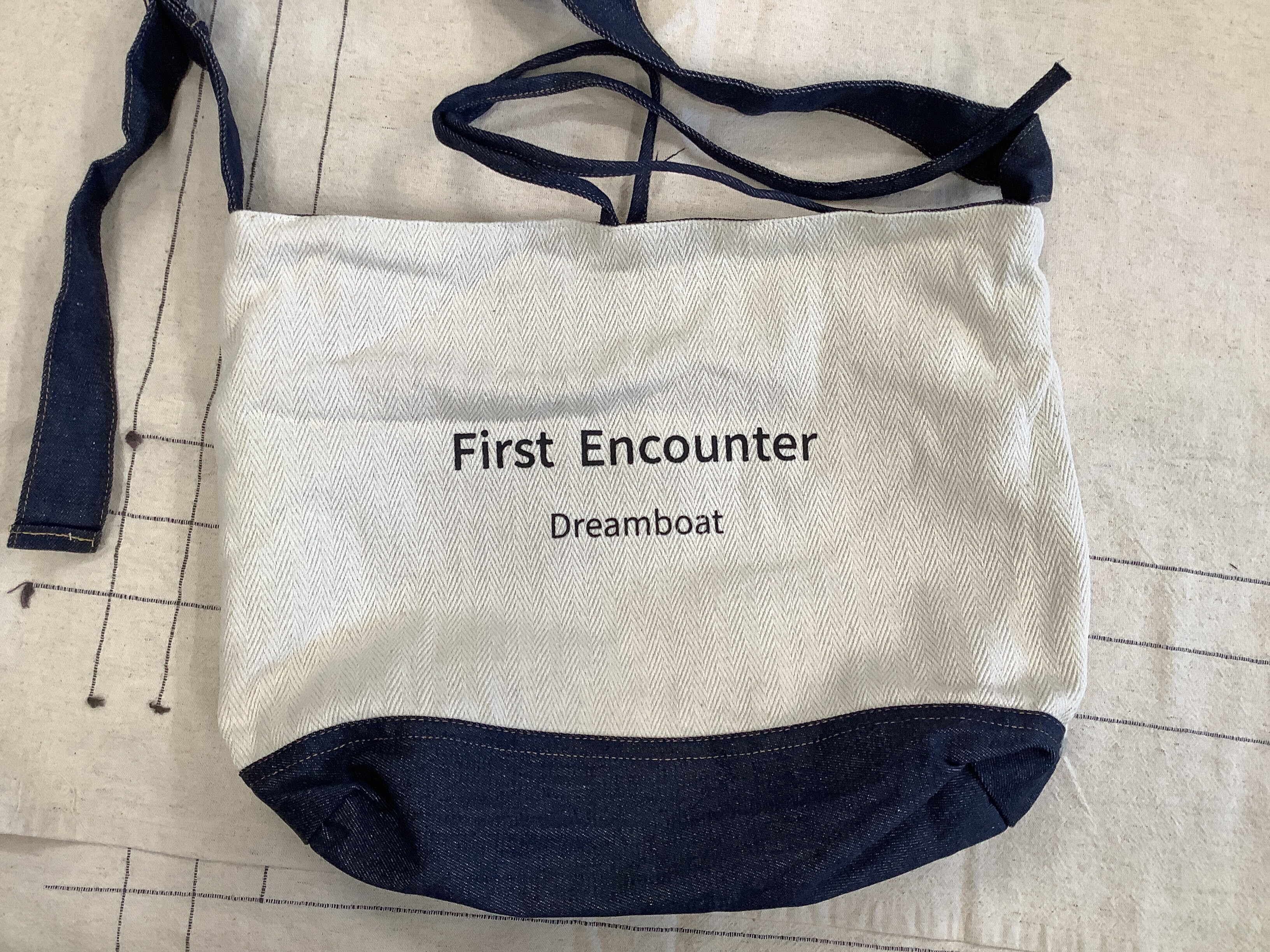 質感英文字雙面布包