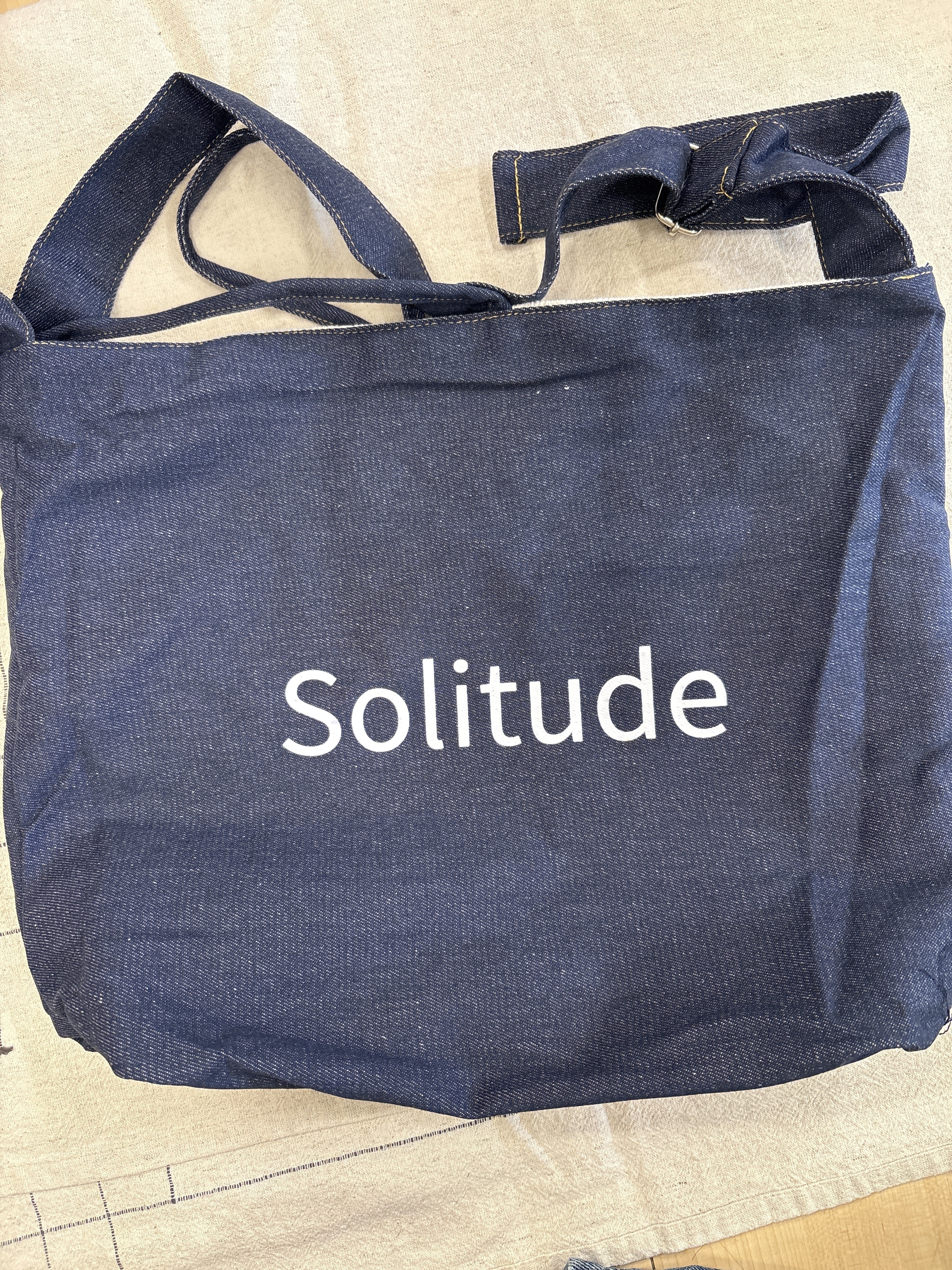 質感英文字雙面布包