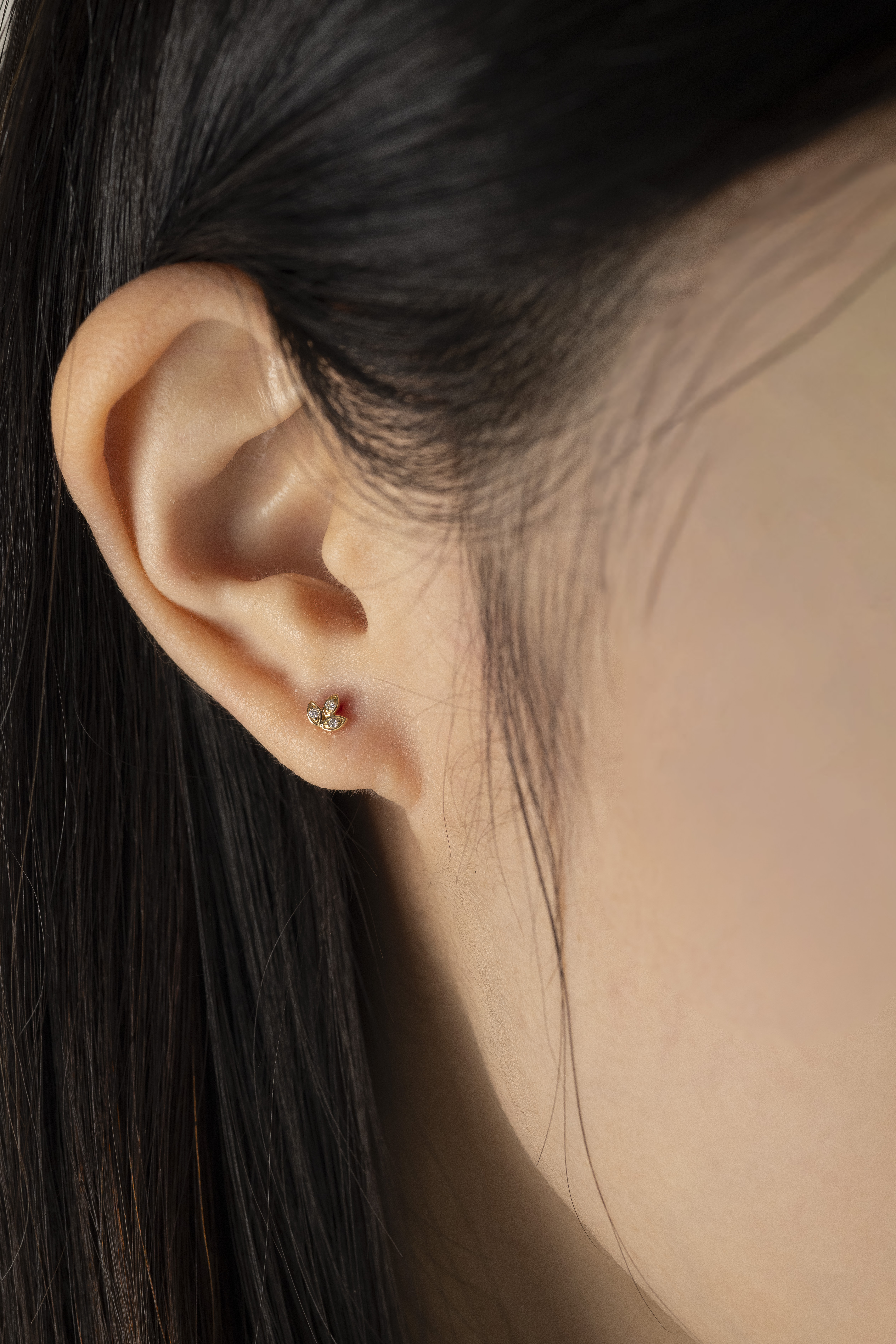 18K Manitoba Maple Diamond Earring