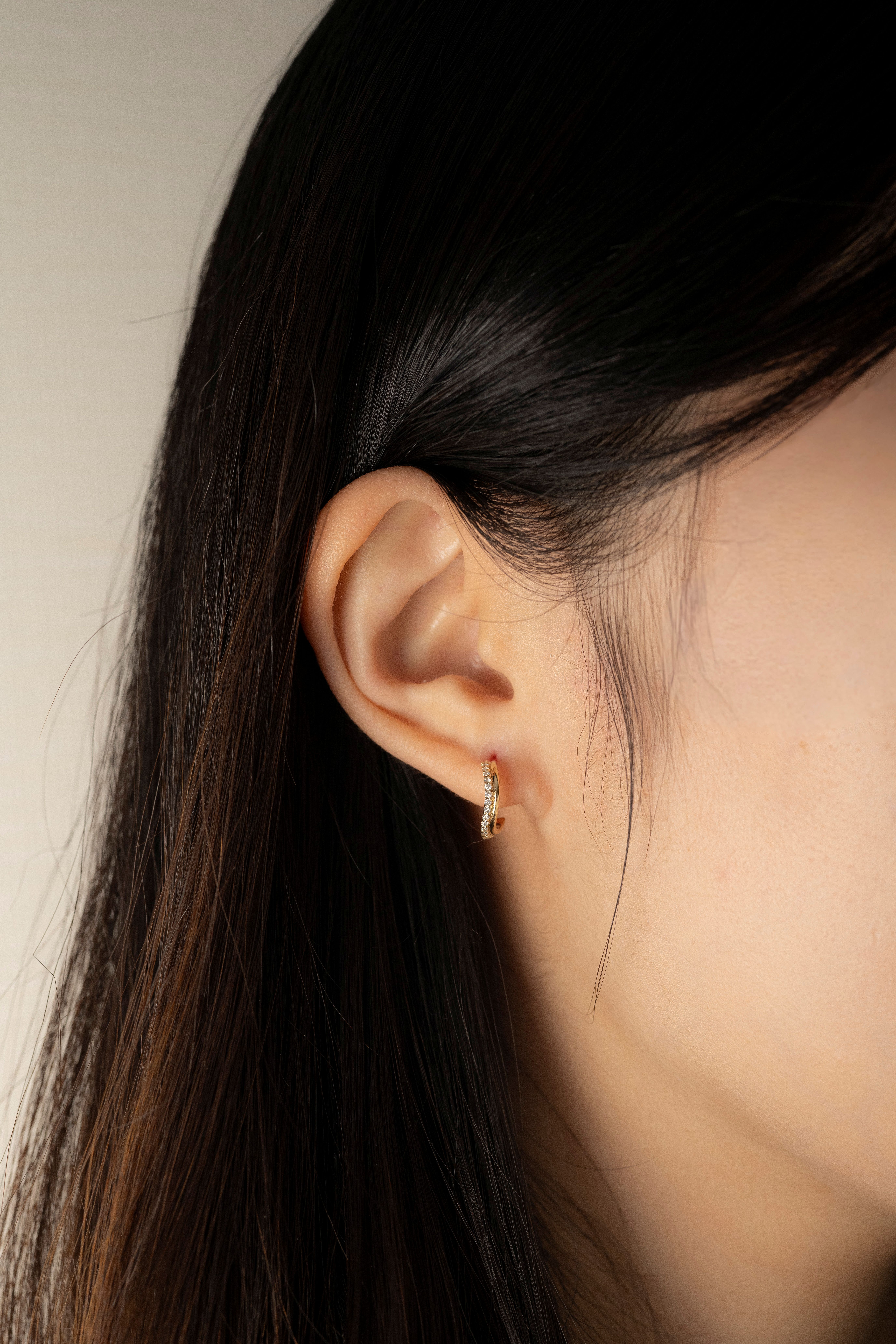 18K Courbe Diamond Earring