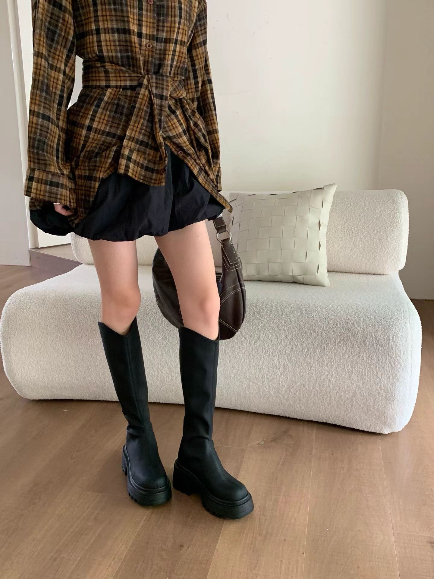 V字修飾皮革厚底長靴