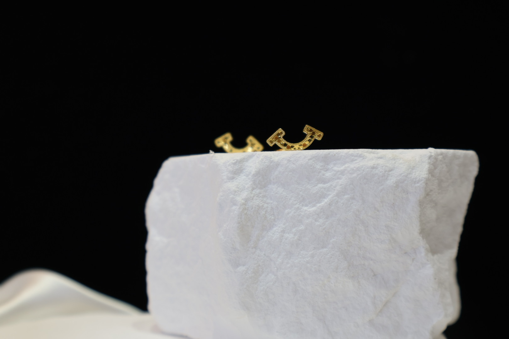 Golden Arc 金韻之弧耳釘