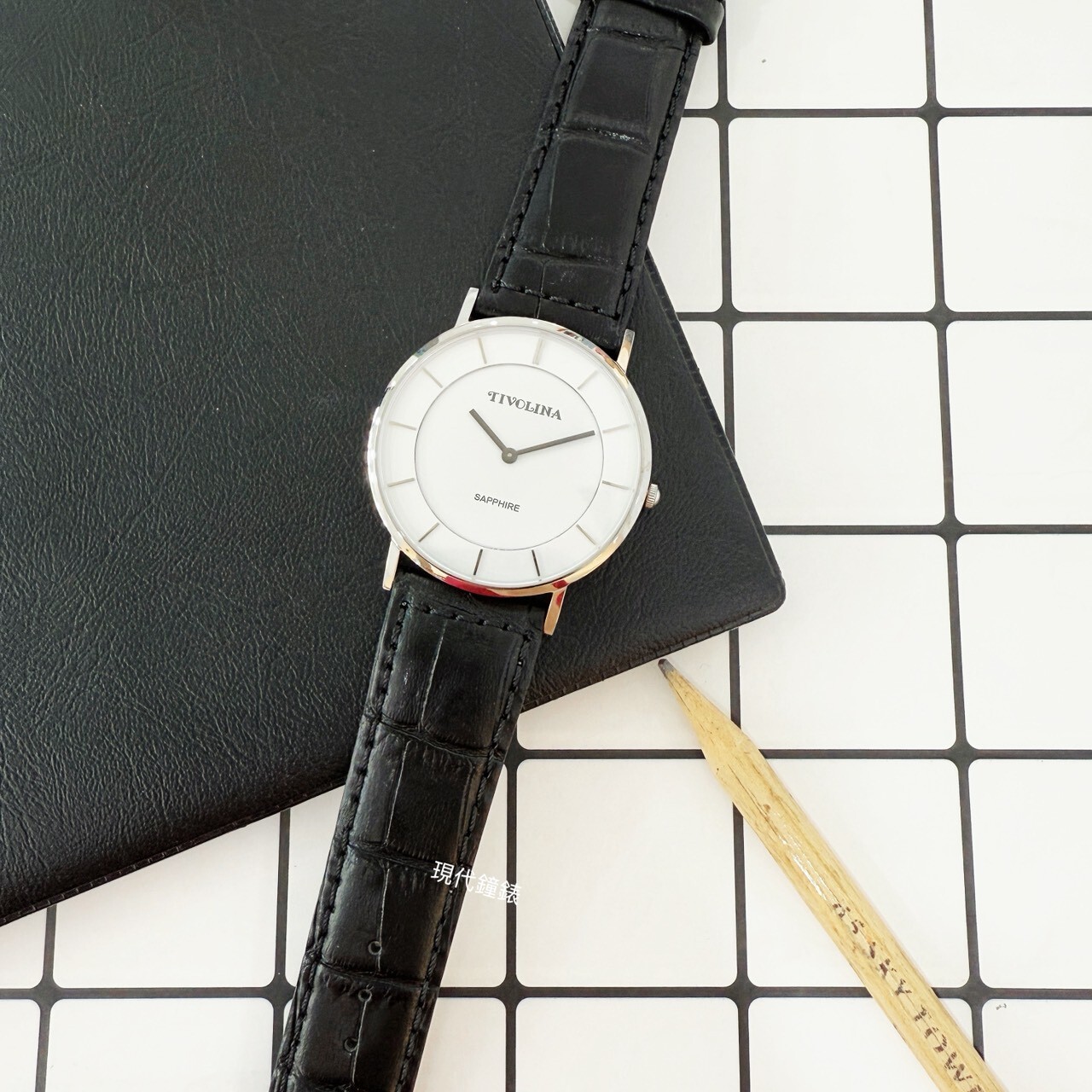 【TIVOLINA 小紅帽】冷冽銀鋼皮革錶MAS7003-WK 40mm 現代鐘錶