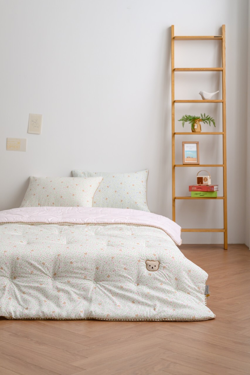 韓國棉被 熊熊躲在花叢中-莫代爾（四季被）