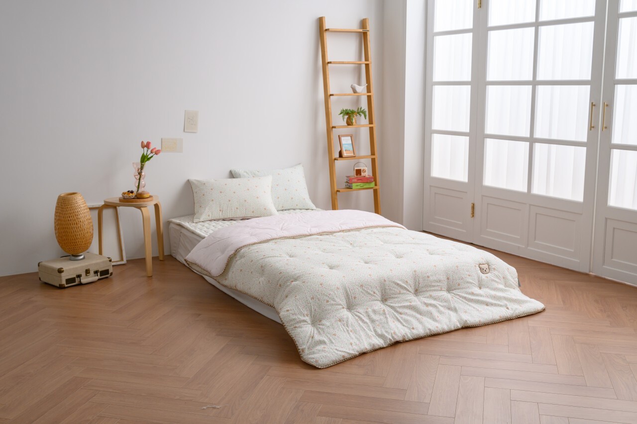 韓國棉被 熊熊躲在花叢中-莫代爾（四季被）