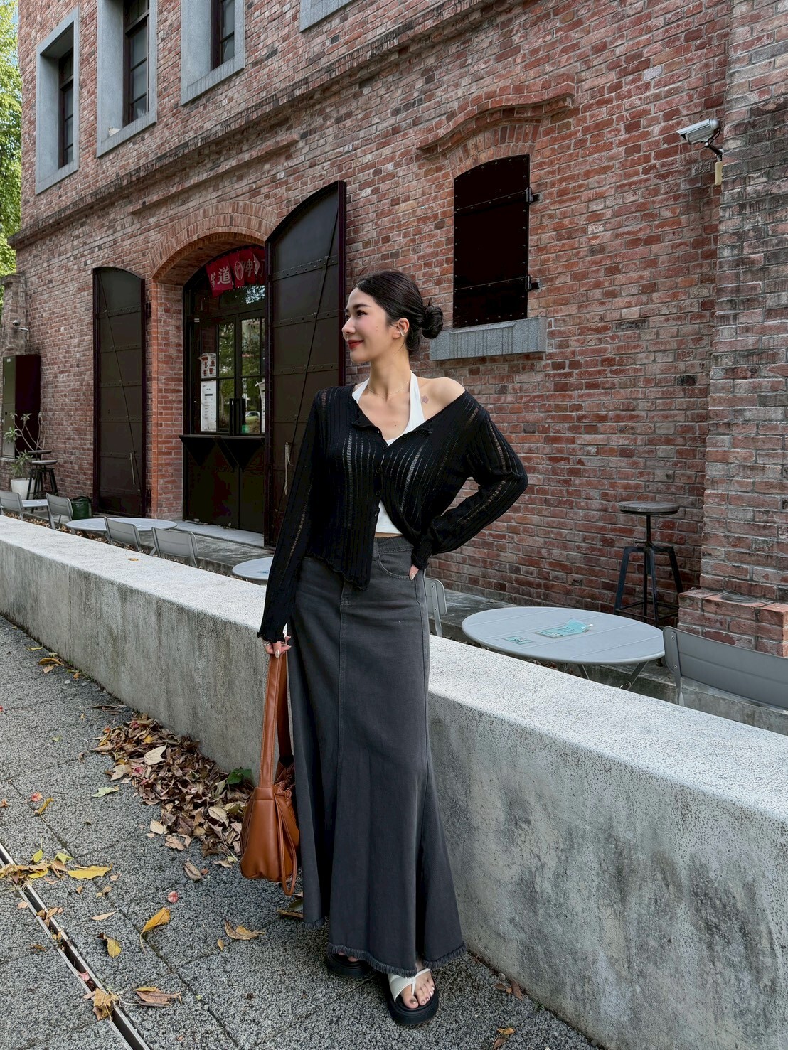 不規則排釦針織上衣