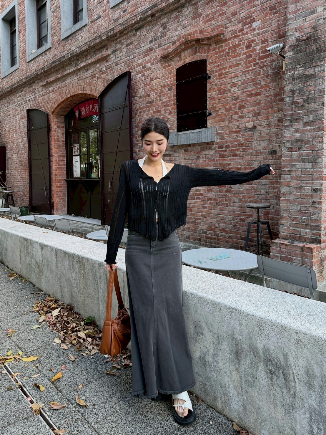 不規則排釦針織上衣