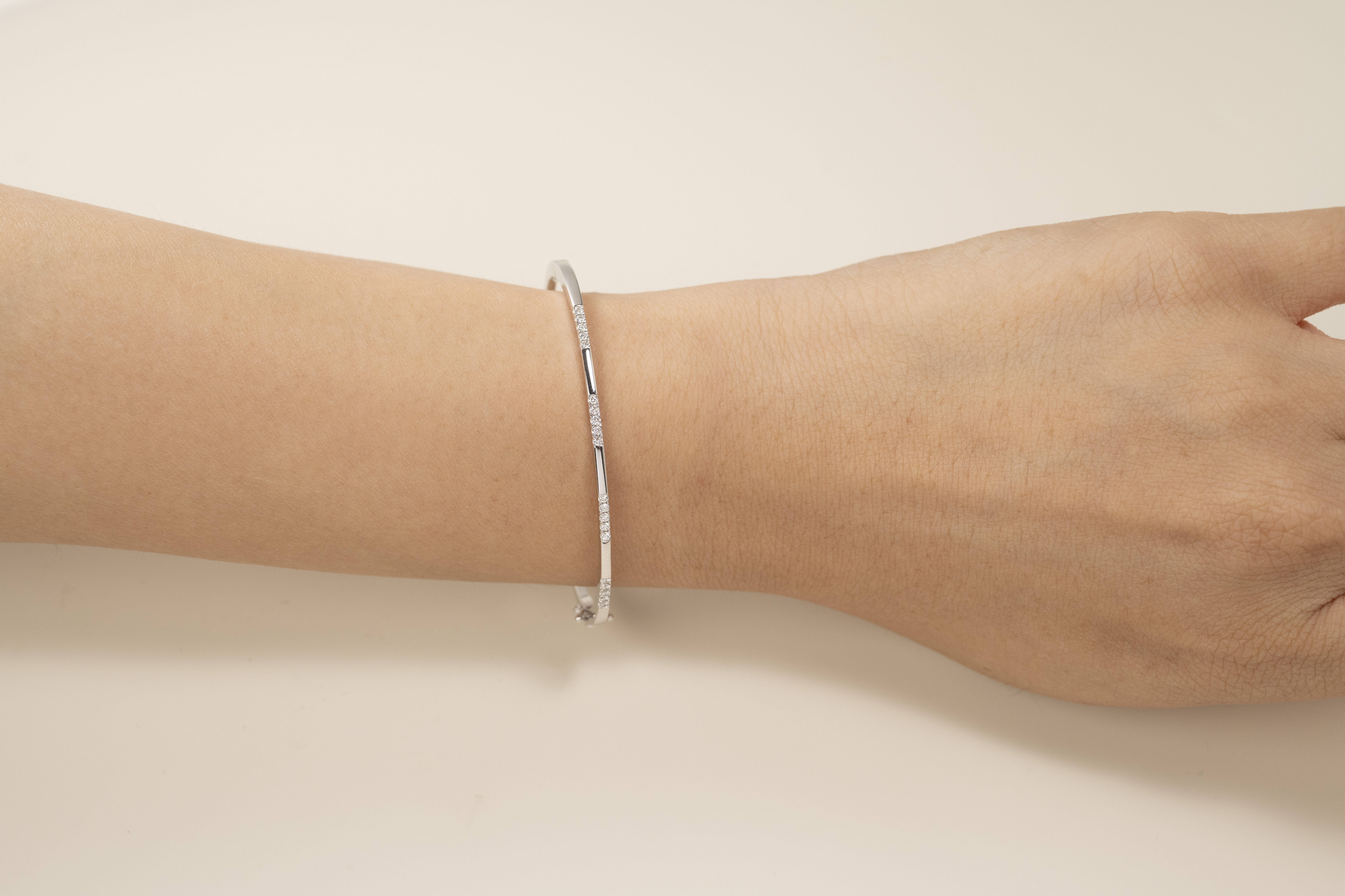 18K Elizabeth Diamond Bangle