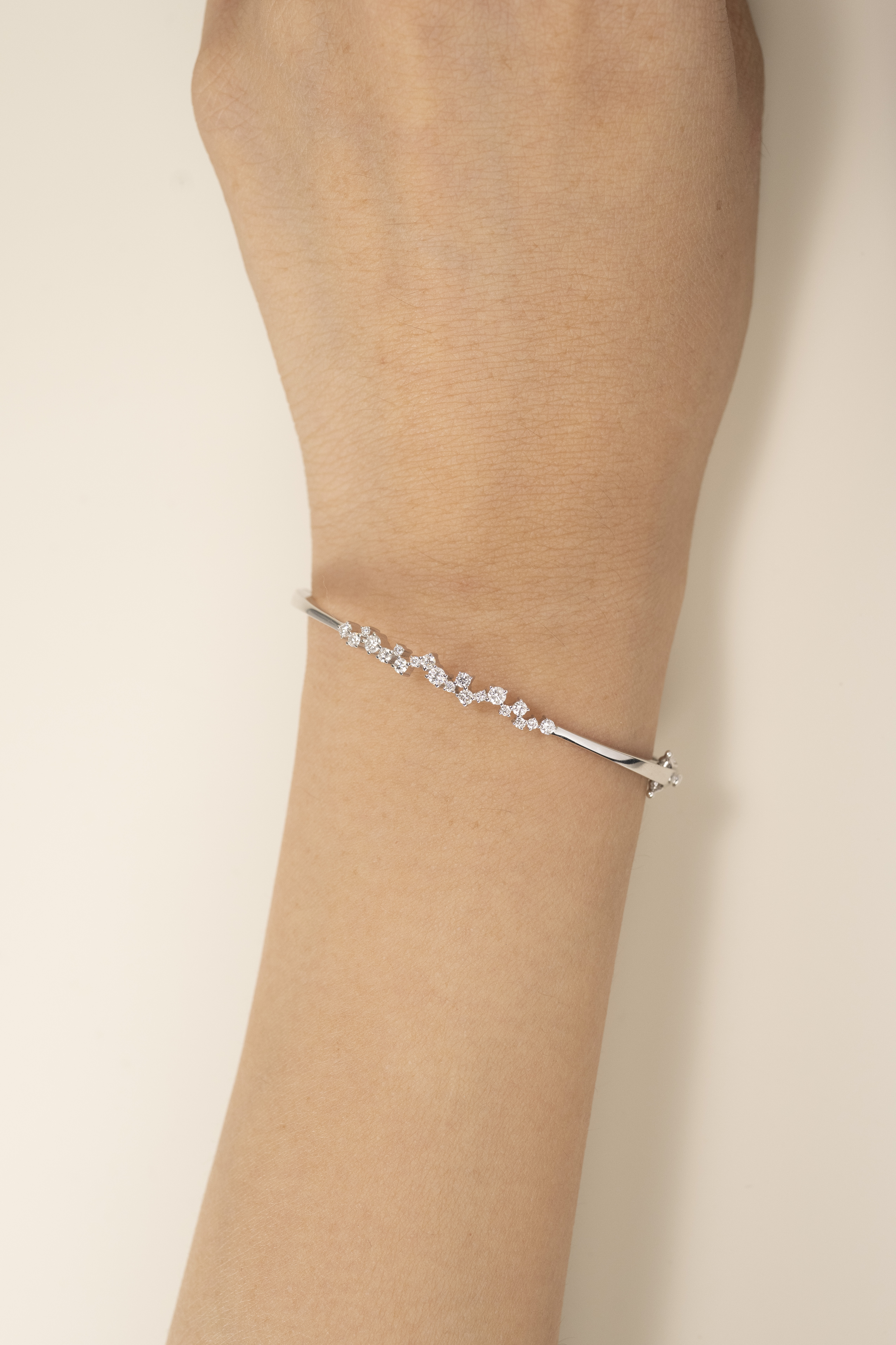 18K Diana Diamond Bangle