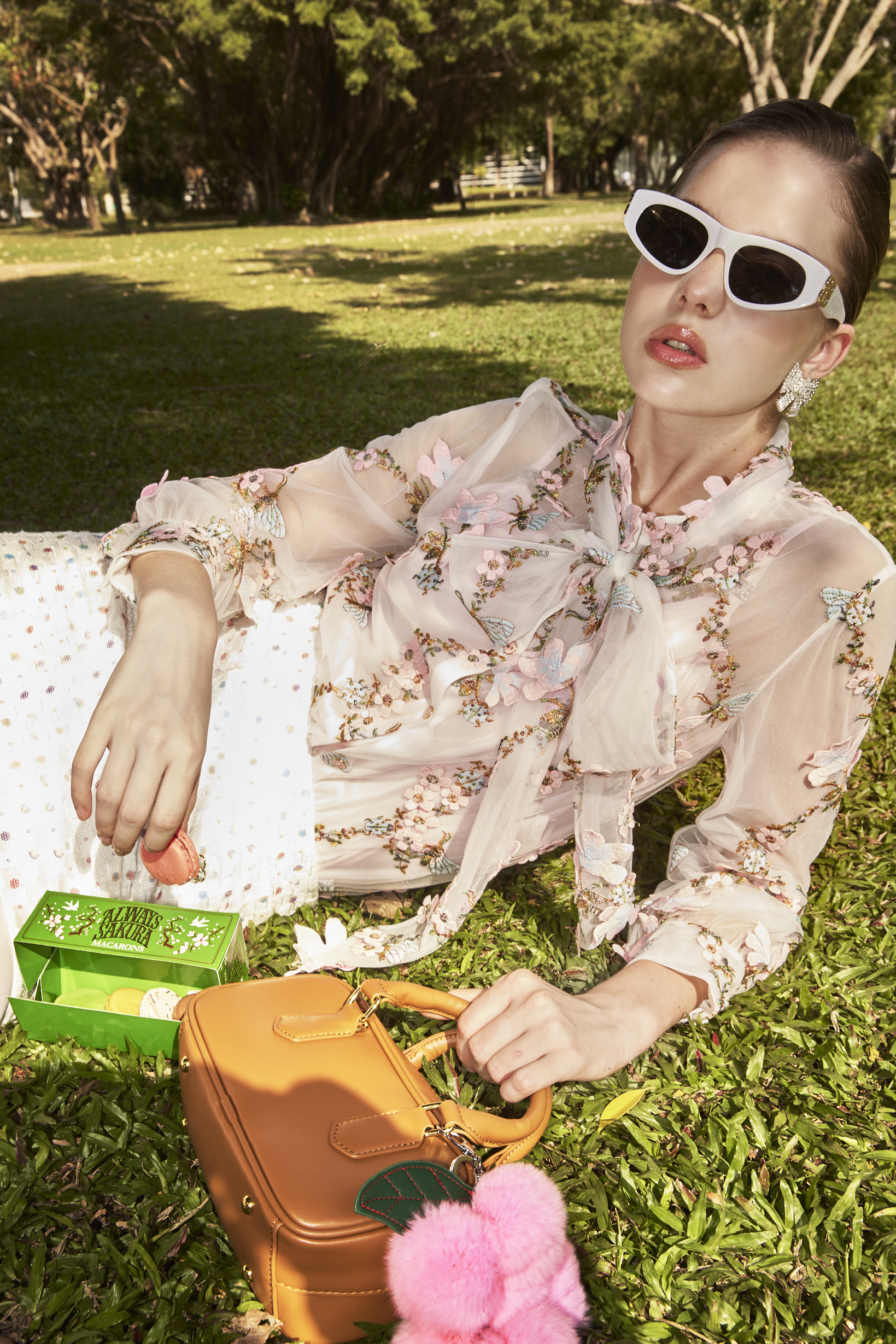 BE15026A1 夢幻花園立體刺繡領結雪紡襯衫 (附內搭/領巾)