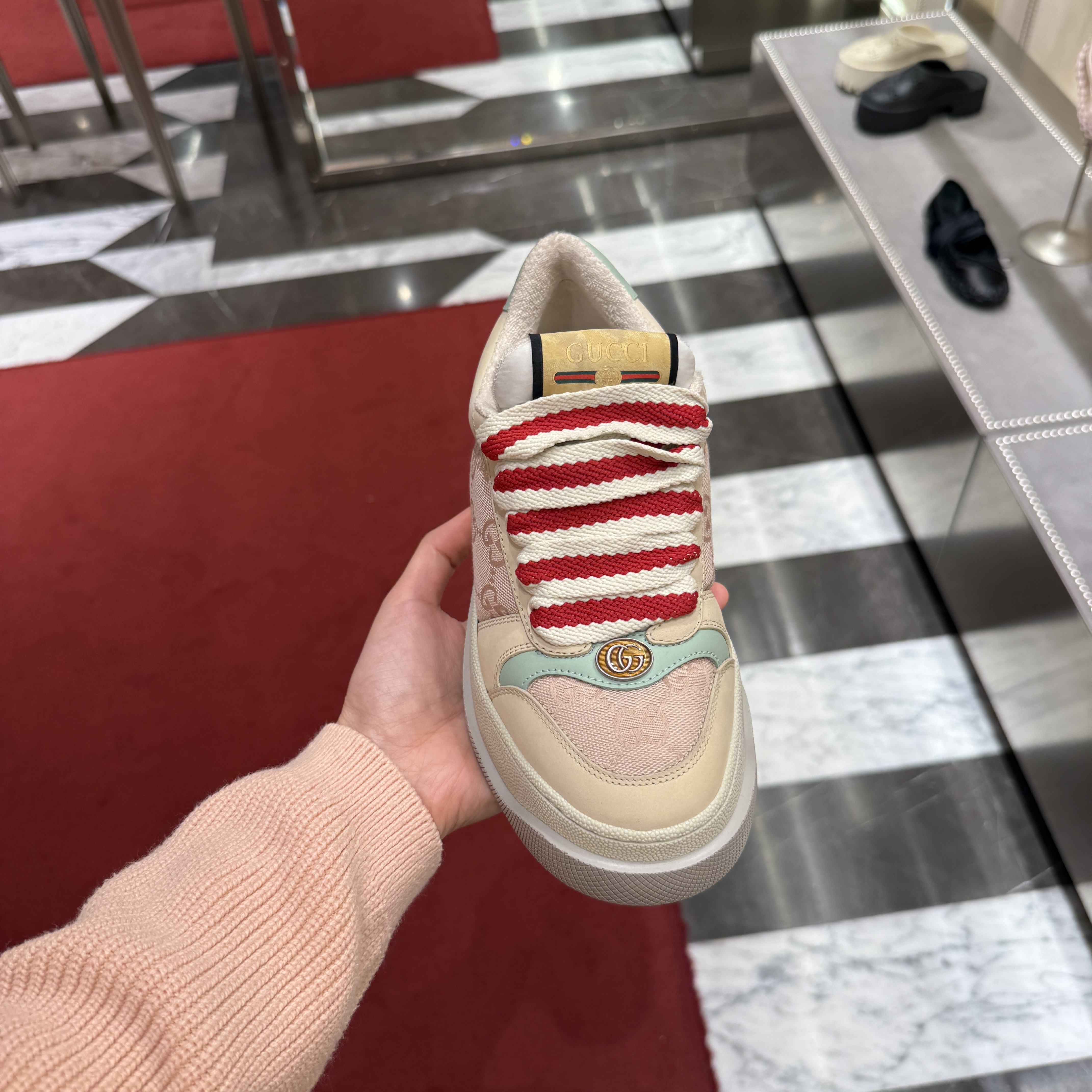 Gucci Wmns Screener GG sneakers Beige pink 750633