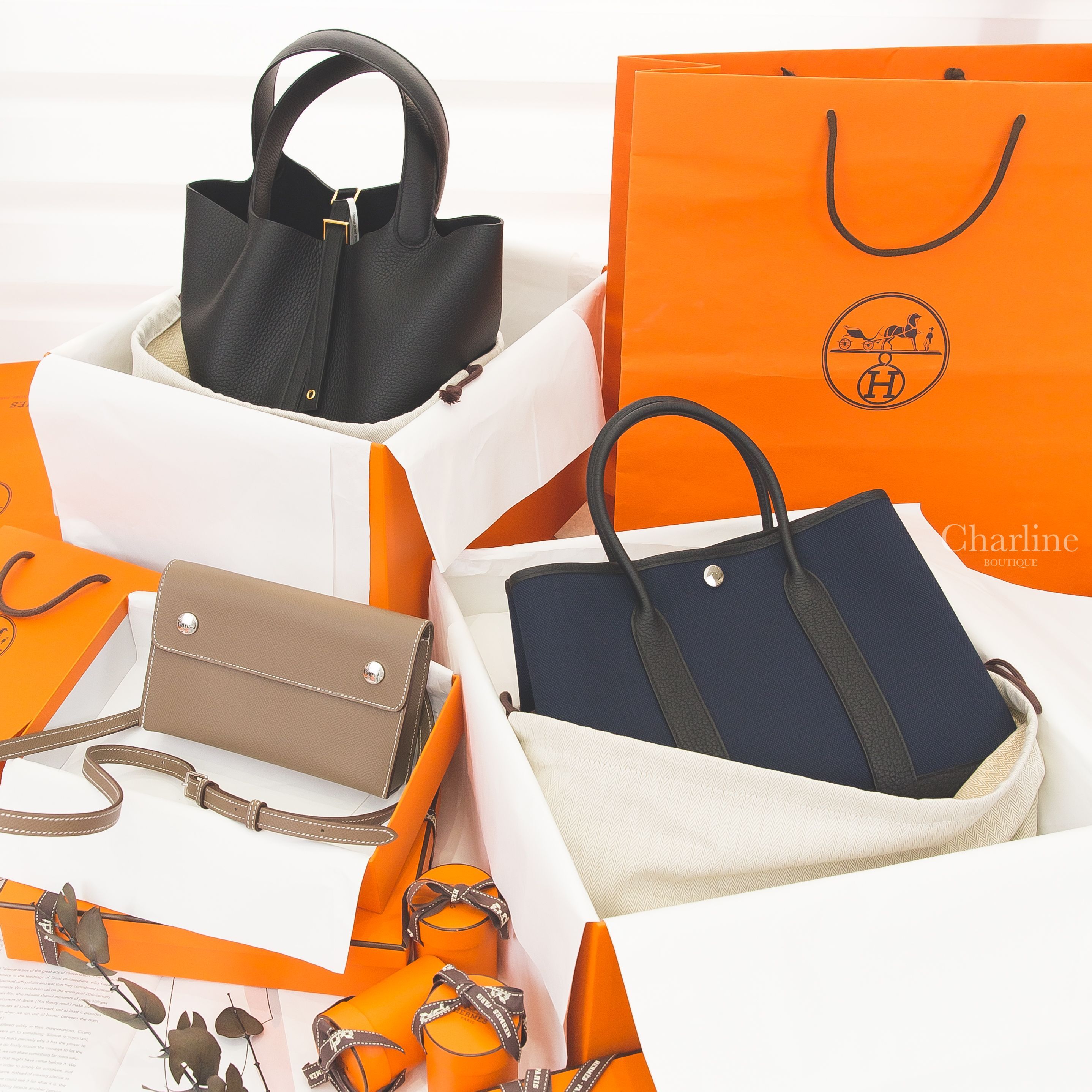 Hermès Garden Party 30cm 海軍藍帆布拼黑色皮革手提包,Hermès Hermèsnap Wallet 大象灰銀釦,Hermès Picotin 22cm 黑色金釦水桶包-Charline Boutique 精品代購