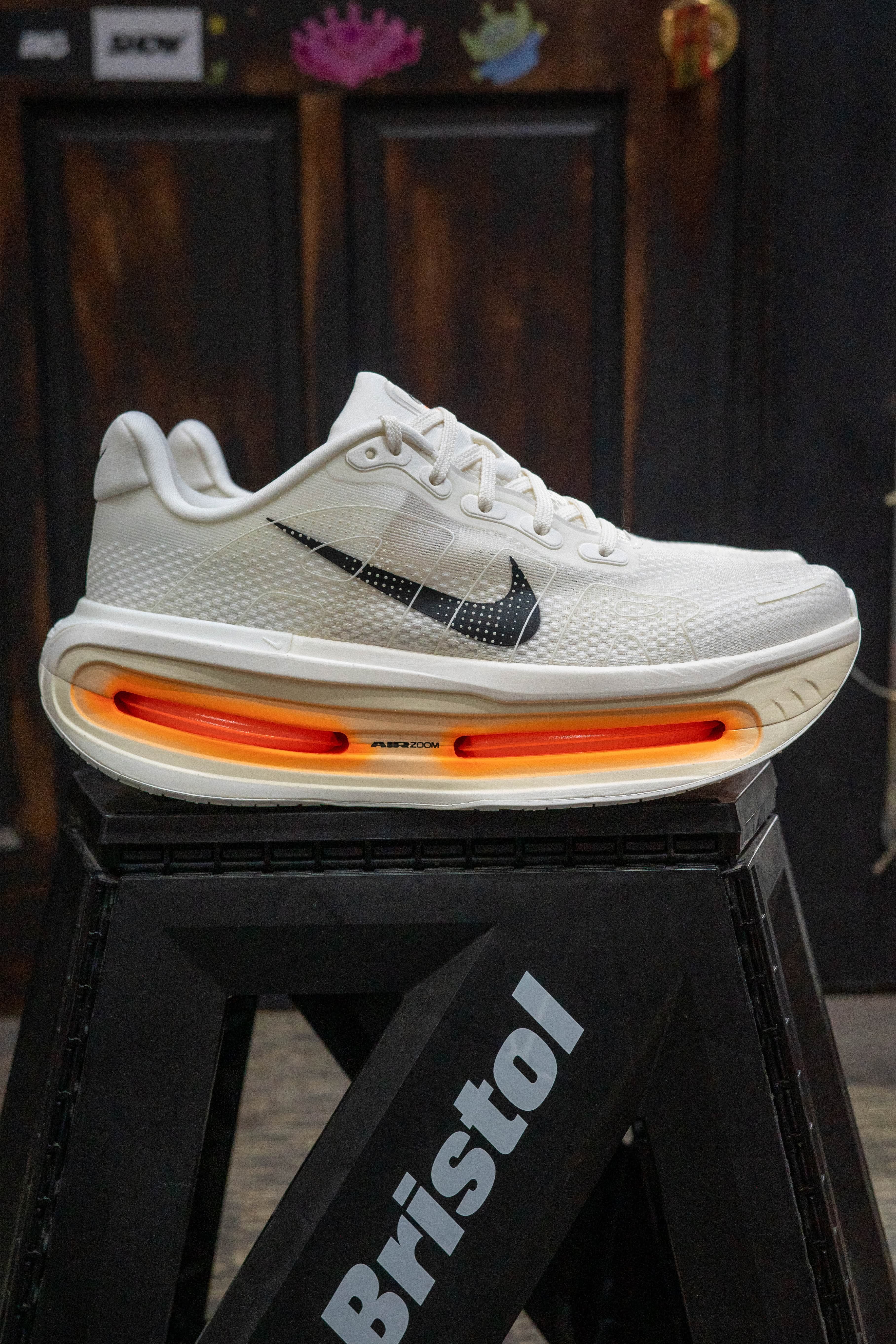 「快速出貨」Nike Vomero Premium 頂級腳感 白橘配色 男鞋 限量到貨 iq4035-100