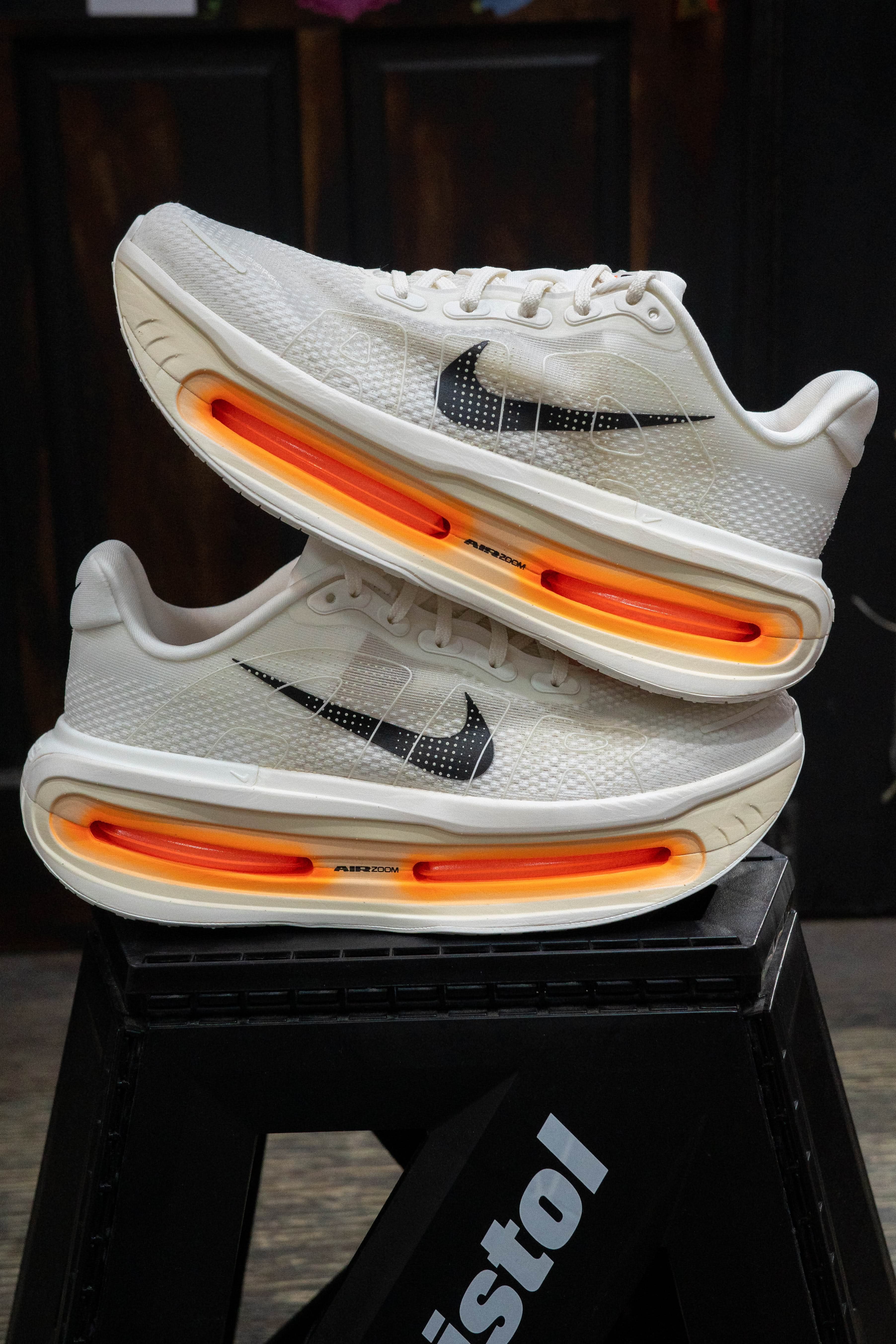 「快速出貨」Nike Vomero Premium 頂級腳感 白橘配色 男鞋 限量到貨 iq4035-100