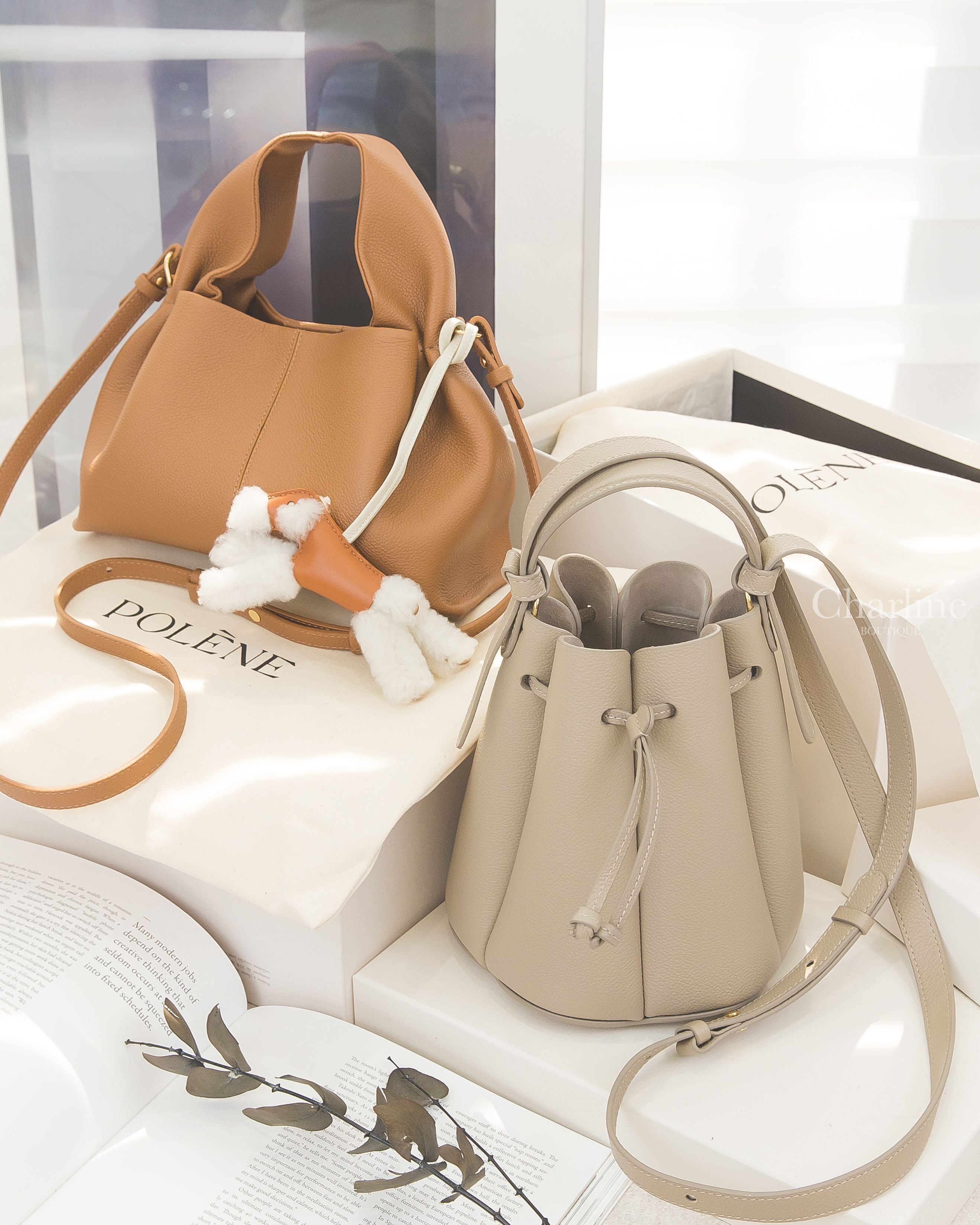 Polène Numéro Huit Mini 灰褐色水桶包,Polène Numéro Neuf Mini 駝色肩背包,Hermès Budy Charm 焦糖色/奶昔白羊毛獵狐梗犬吊飾-Charline Boutique 精品代購