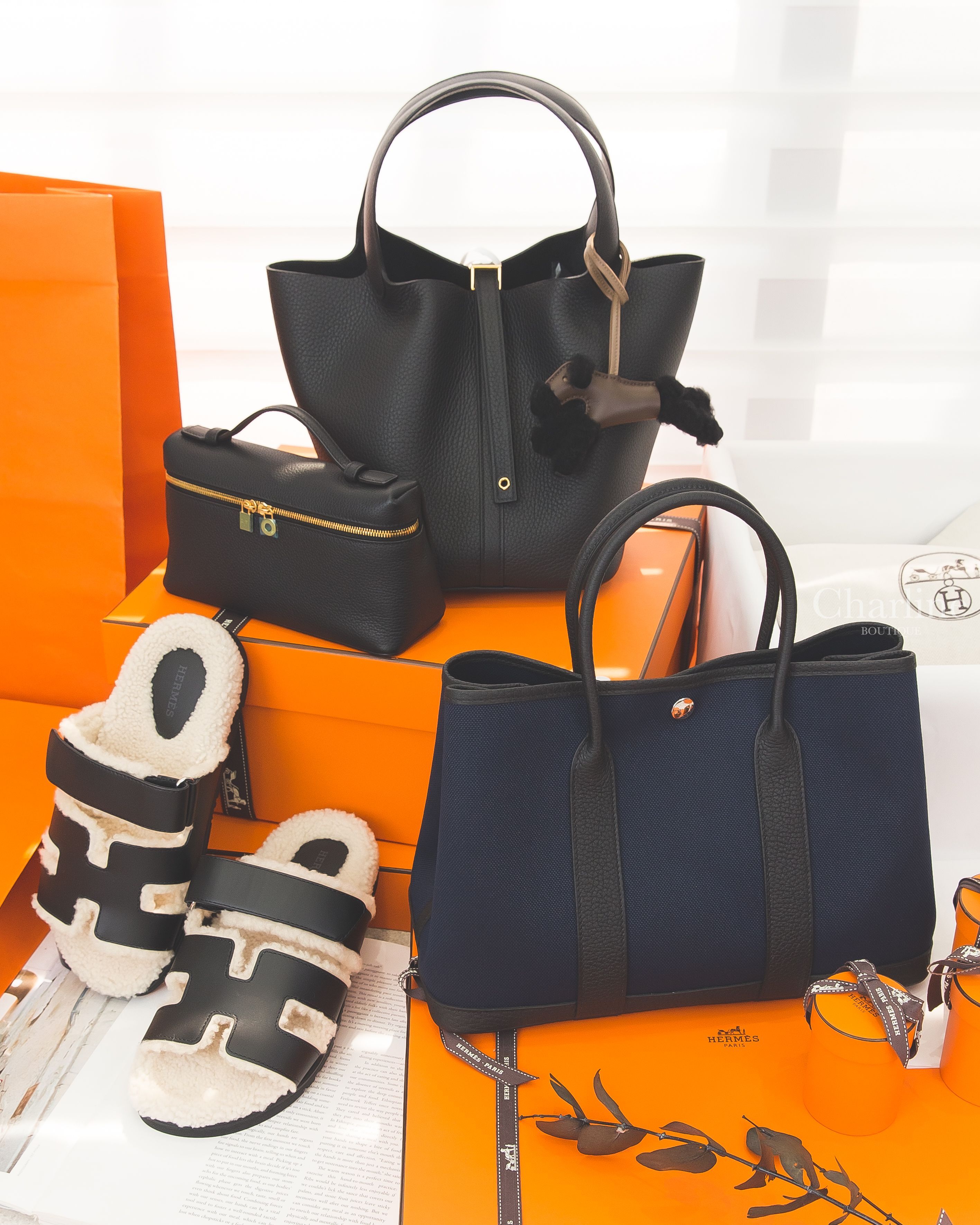Loro Piana L19 黑色,Hermès Garden Party 藍帆布黑皮革,Hermès Picotin 黑色金釦,Hermès Budy 巧克力色,Hermès Chypre 黑色羊毛鞋-Charline Boutique 精品代購