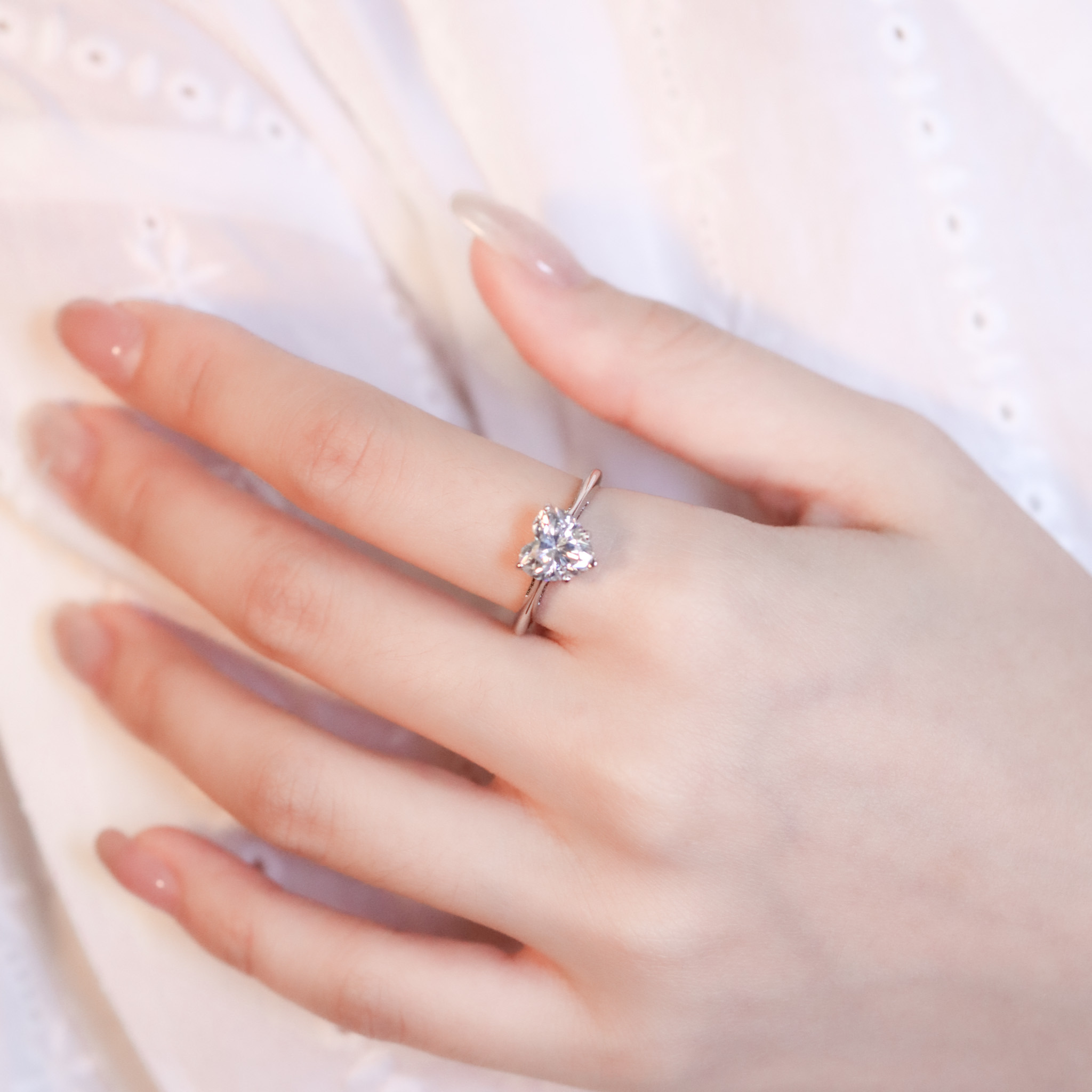 | 925純銀・厚鍍白金・莫桑石 | 鑽光放肆愛意戒指  | RI0968 |