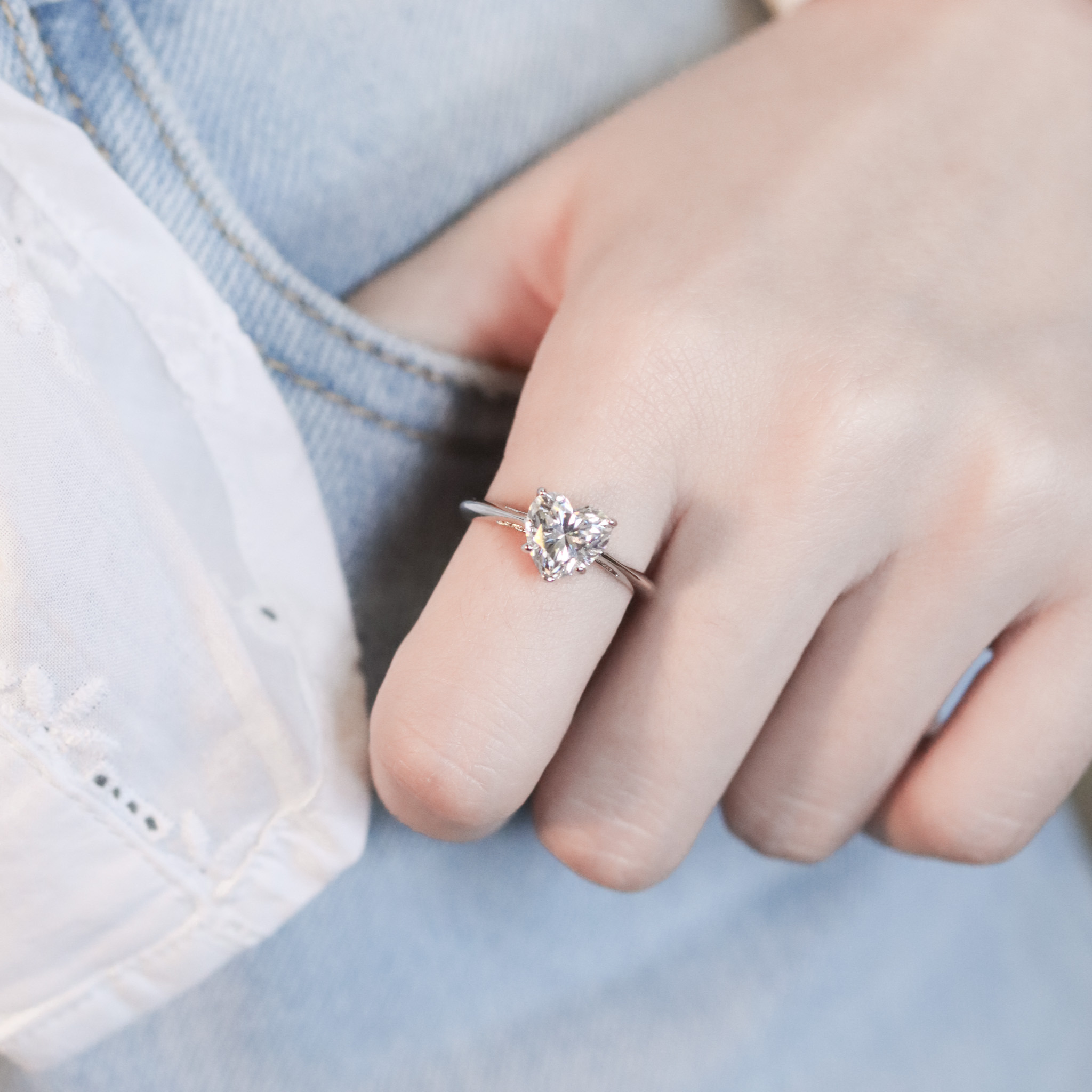 | 925純銀・厚鍍白金・莫桑石 | 鑽光放肆愛意戒指  | RI0968 |