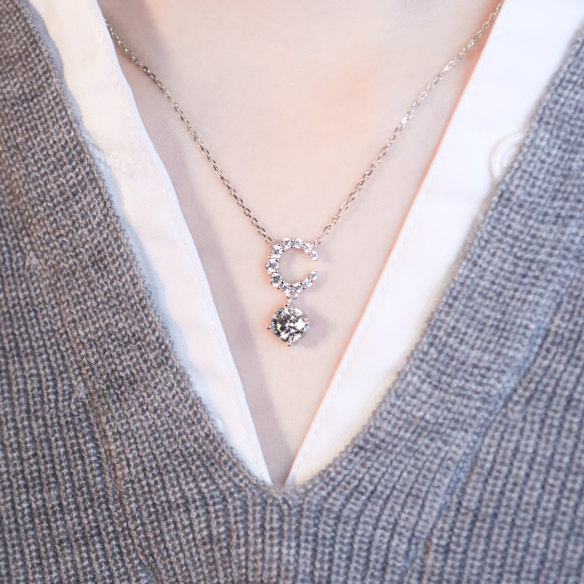 | 925純銀・厚鍍白金・莫桑石 | 鑽光月亮說項鍊 | NE1502 |