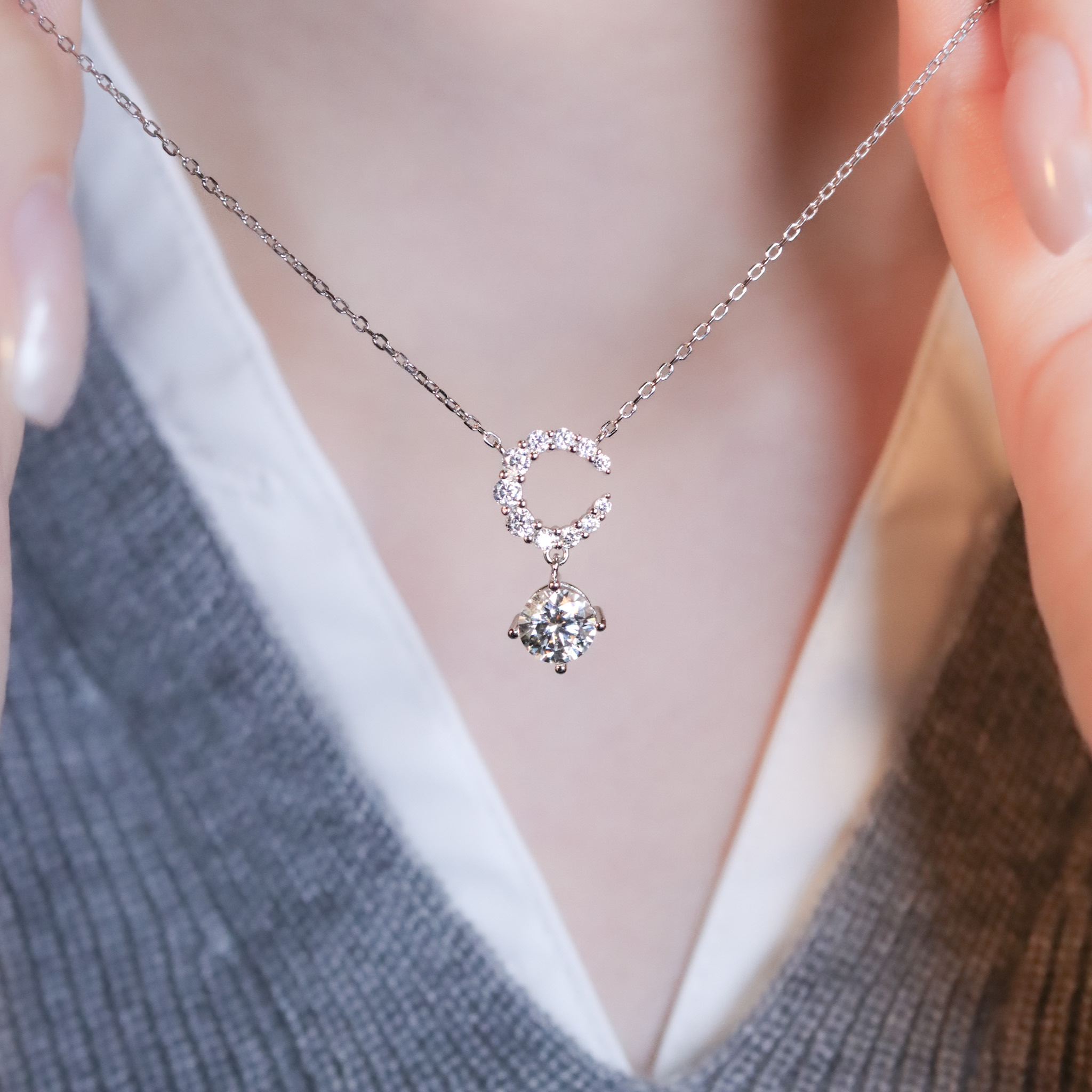 | 925純銀・厚鍍白金・莫桑石 | 鑽光月亮說項鍊 | NE1502 |