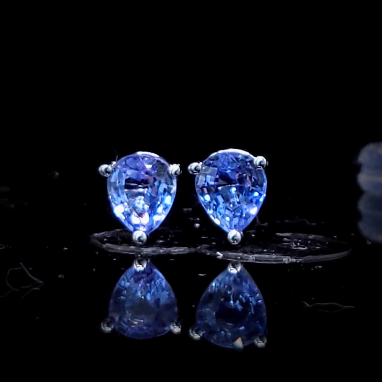 18K White Gold 1.75ct Sapphire Earrings