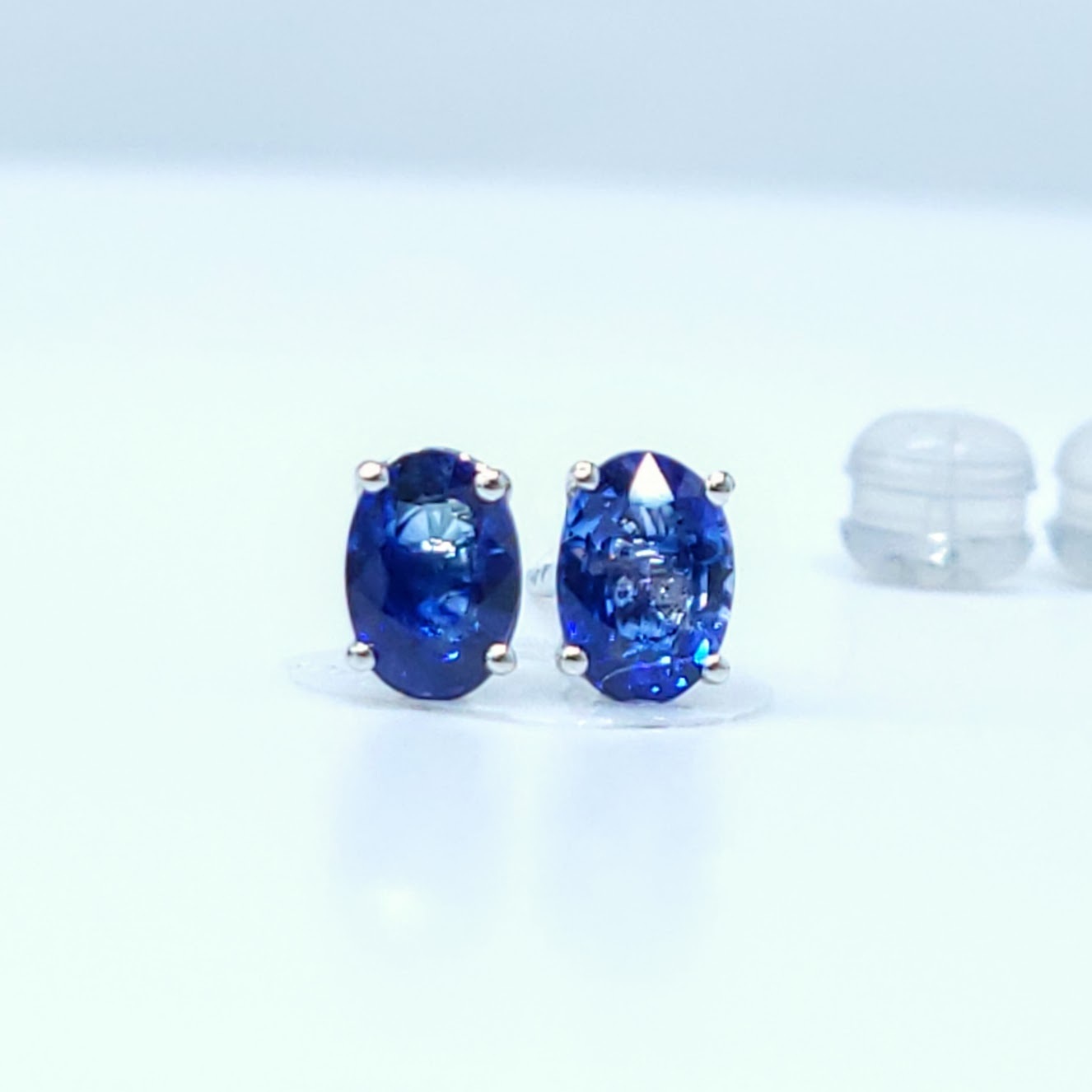 18K White Gold 1.05ct Sapphire Earrings