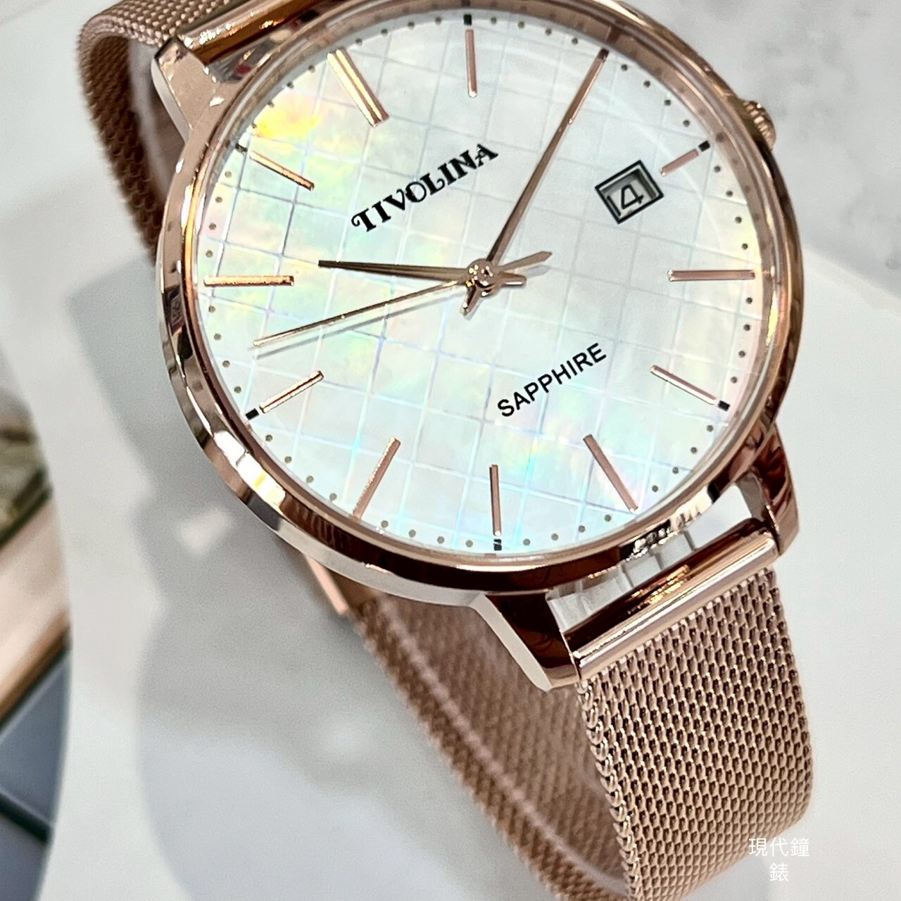 【TIVOLINA 小紅帽】菱格珍珠貝米蘭帶腕錶 MAG7009-S 37mm  現代鐘錶