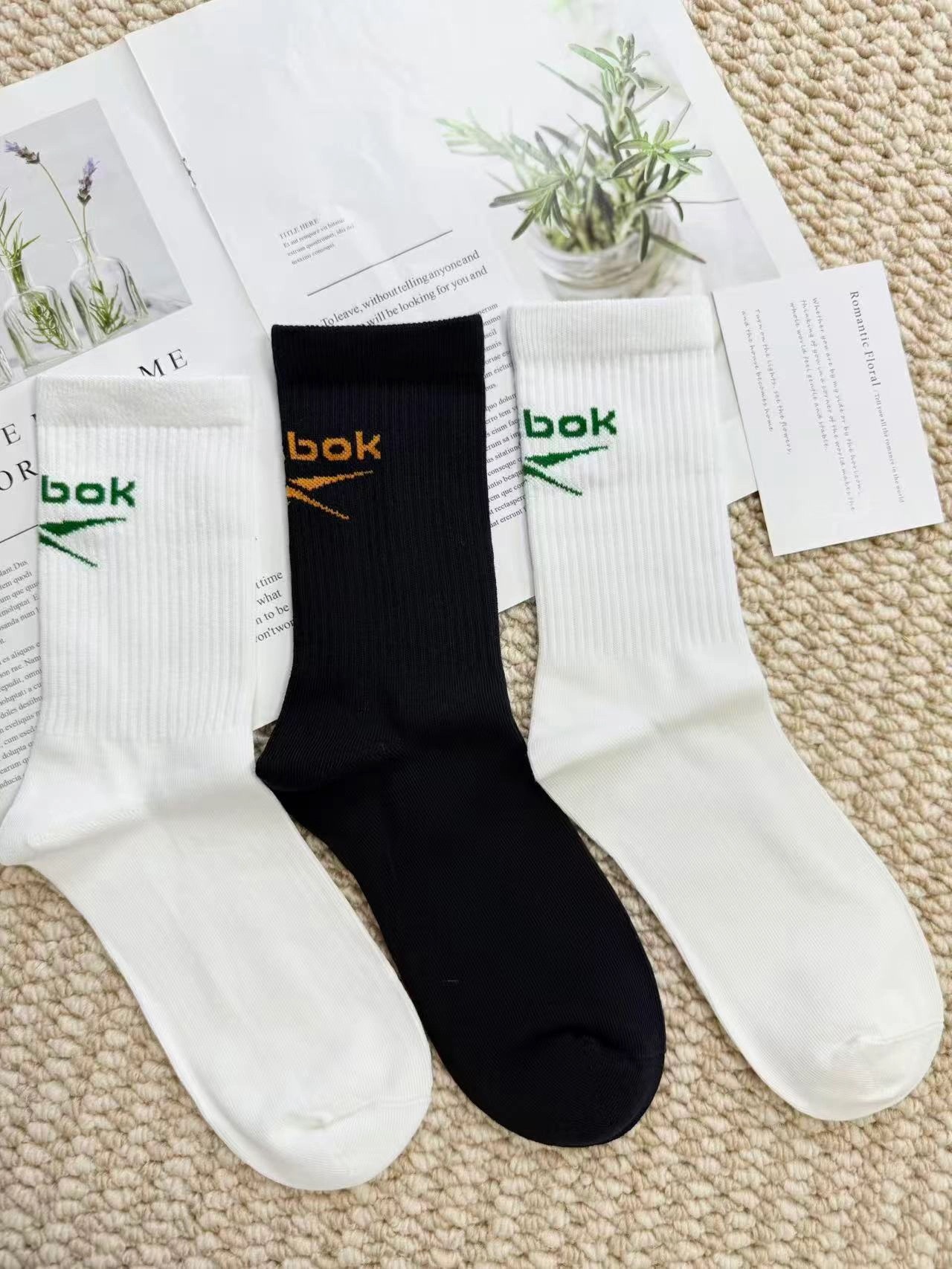 代購-Reebok Logo刺繡 吸濕 排汗 高彈 防滑防臭 中筒襪 男款 3入裝 白綠黑橘