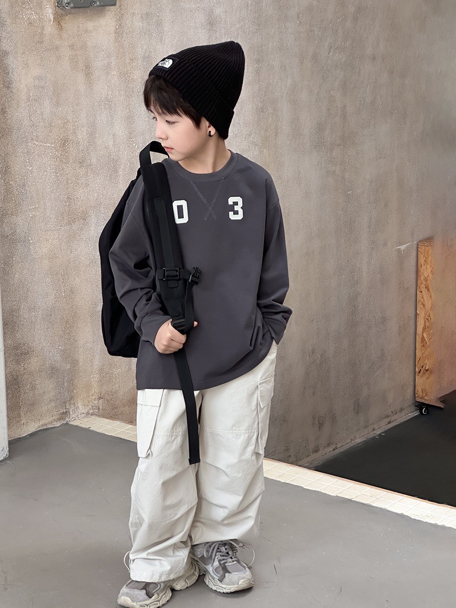 簡約英字長袖上衣