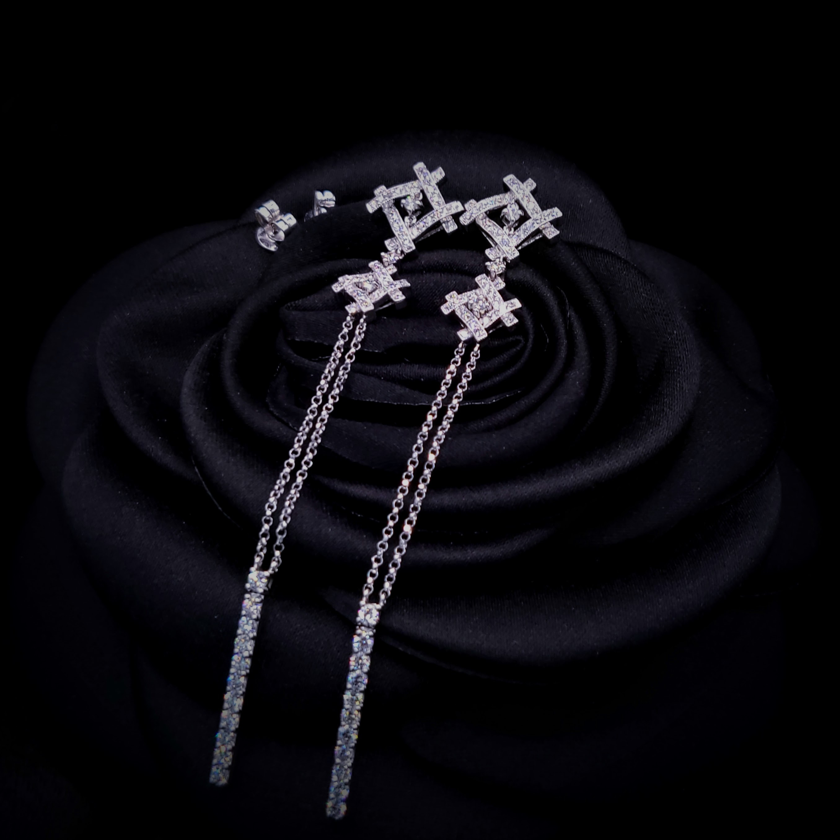 18K White Gold 1.39ct Diamond Dropped Earrings