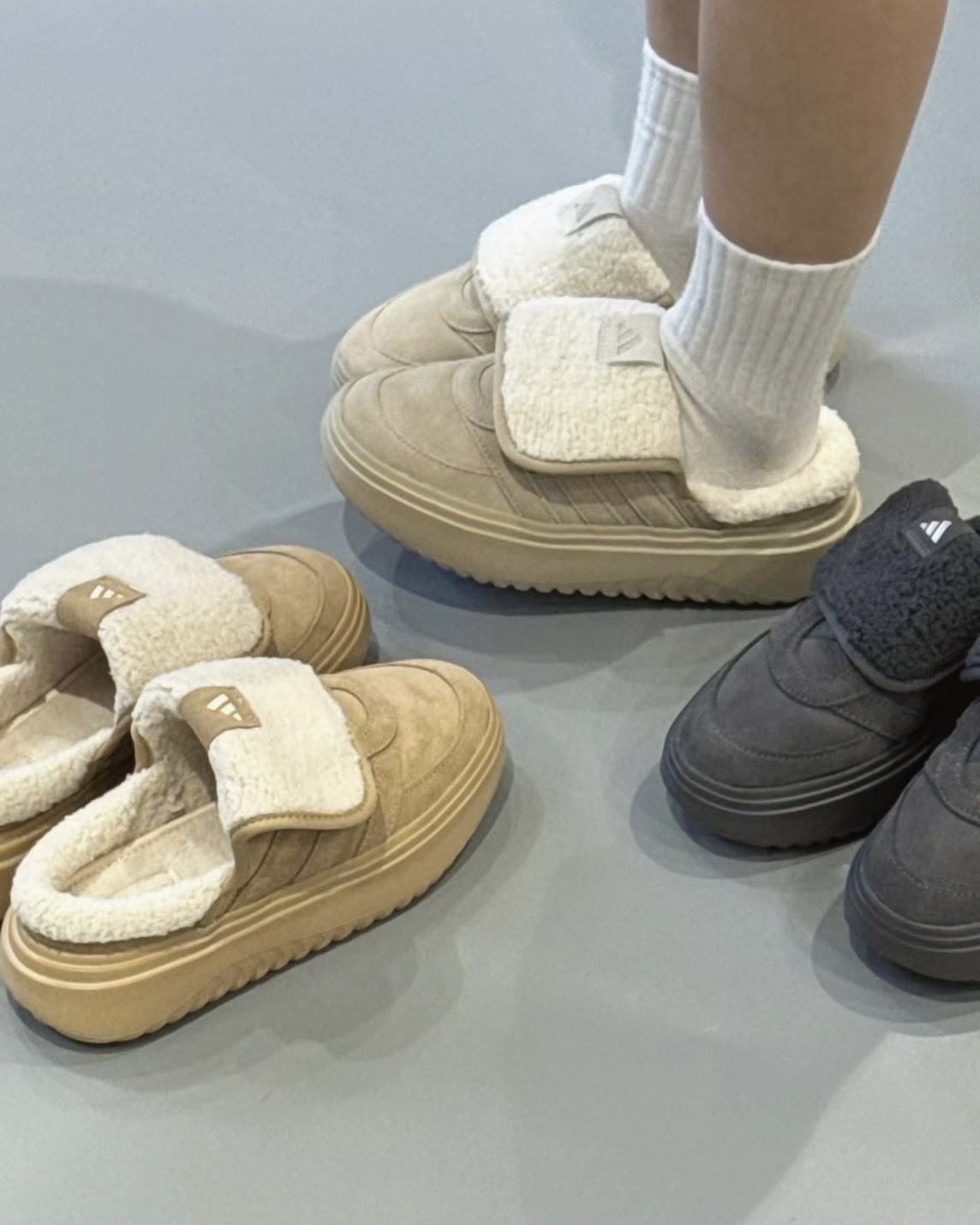 【現貨】ADIDAS W GRAND COURT MULE 翻蓋鞋舌 毛毛拖 3色 JS4998