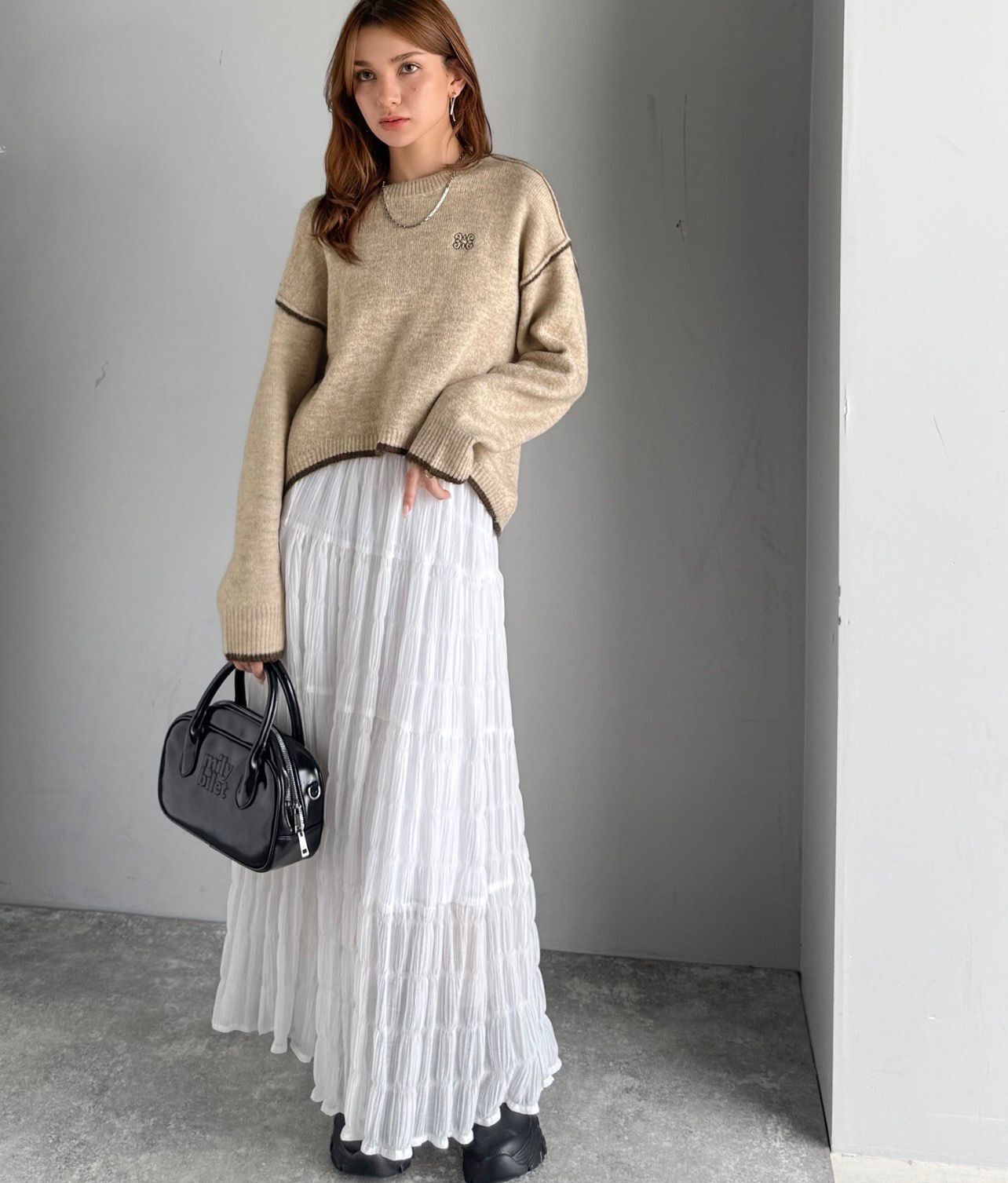 【預購】JN101713 刺繡針織上衣