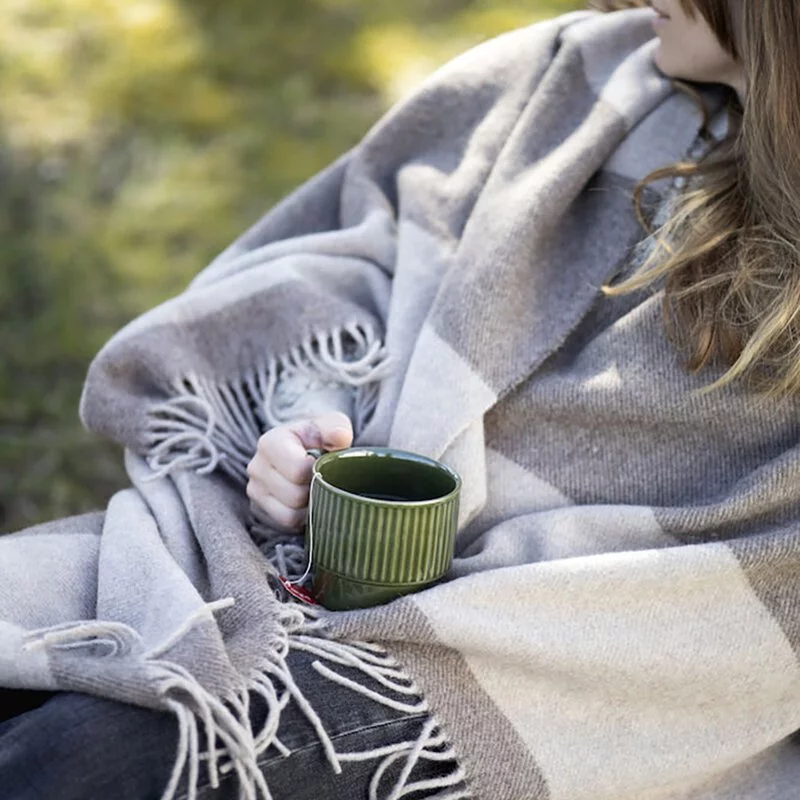 Sagaform-Ulle 羊毛披肩蓋毯,灰色,室內與室外都能搭配得宜的織品