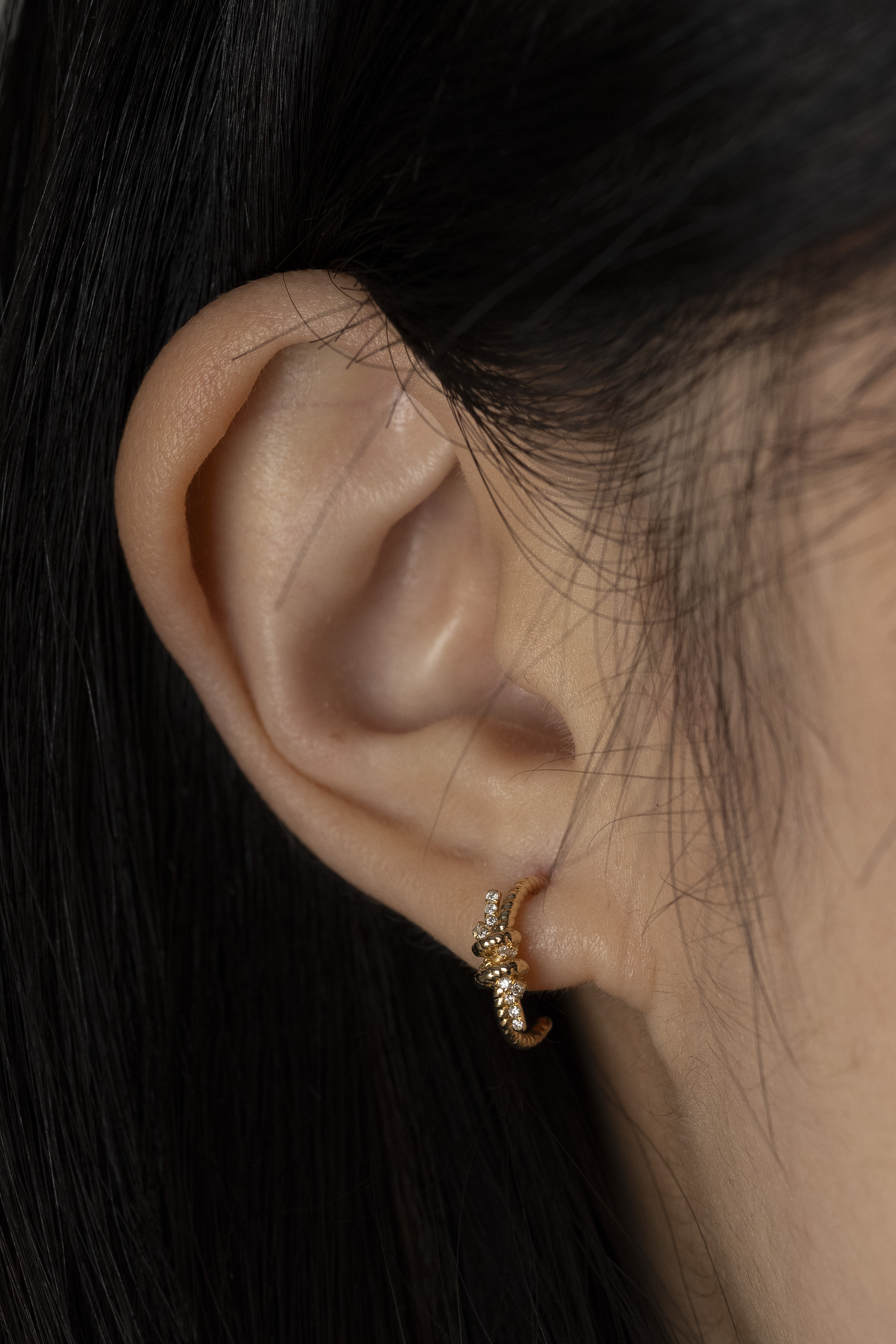18K Fishermen Knot Diamond Earring