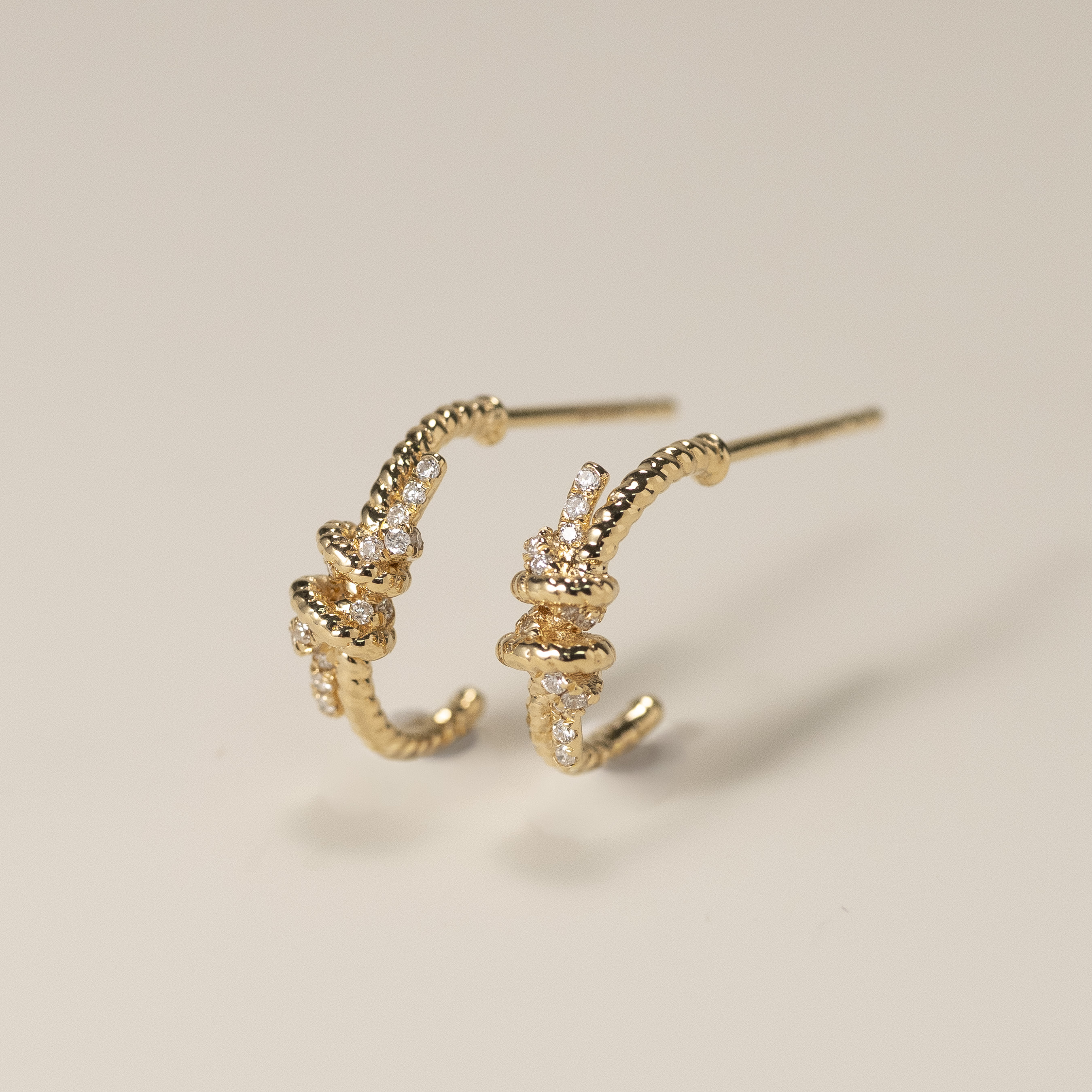 18K Fishermen Knot Diamond Earring
