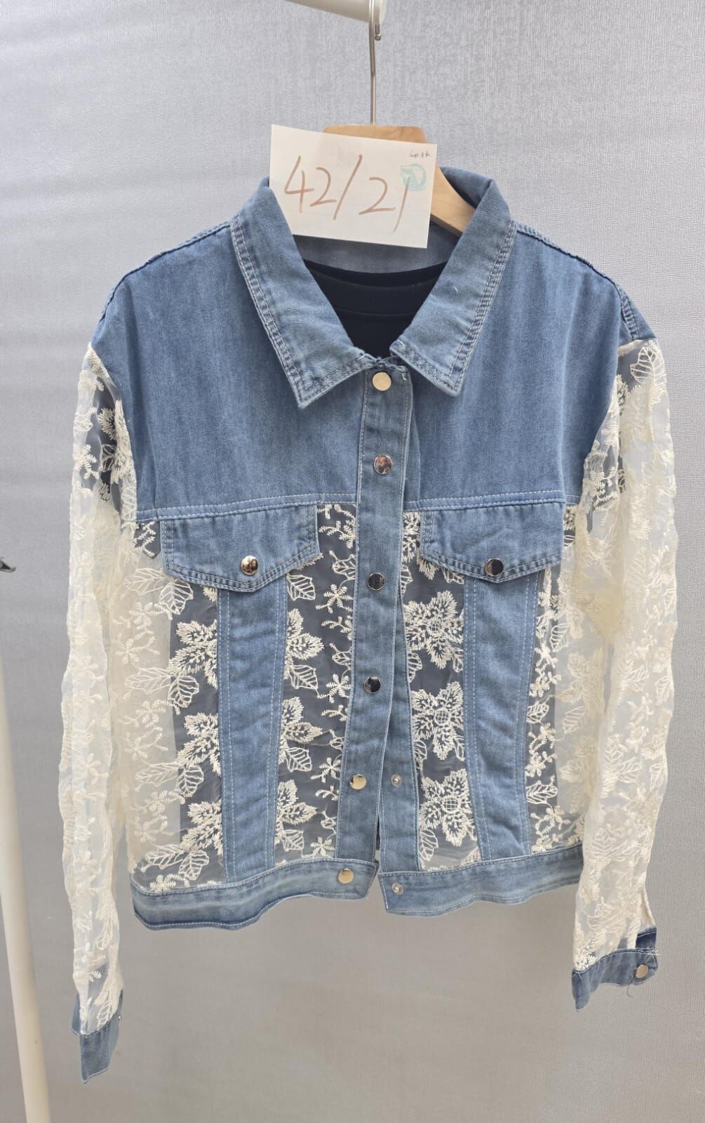 Cf1619  袖喱士拼牛仔外套  胸41  長21  共享優惠：購物滿3件每件減$20