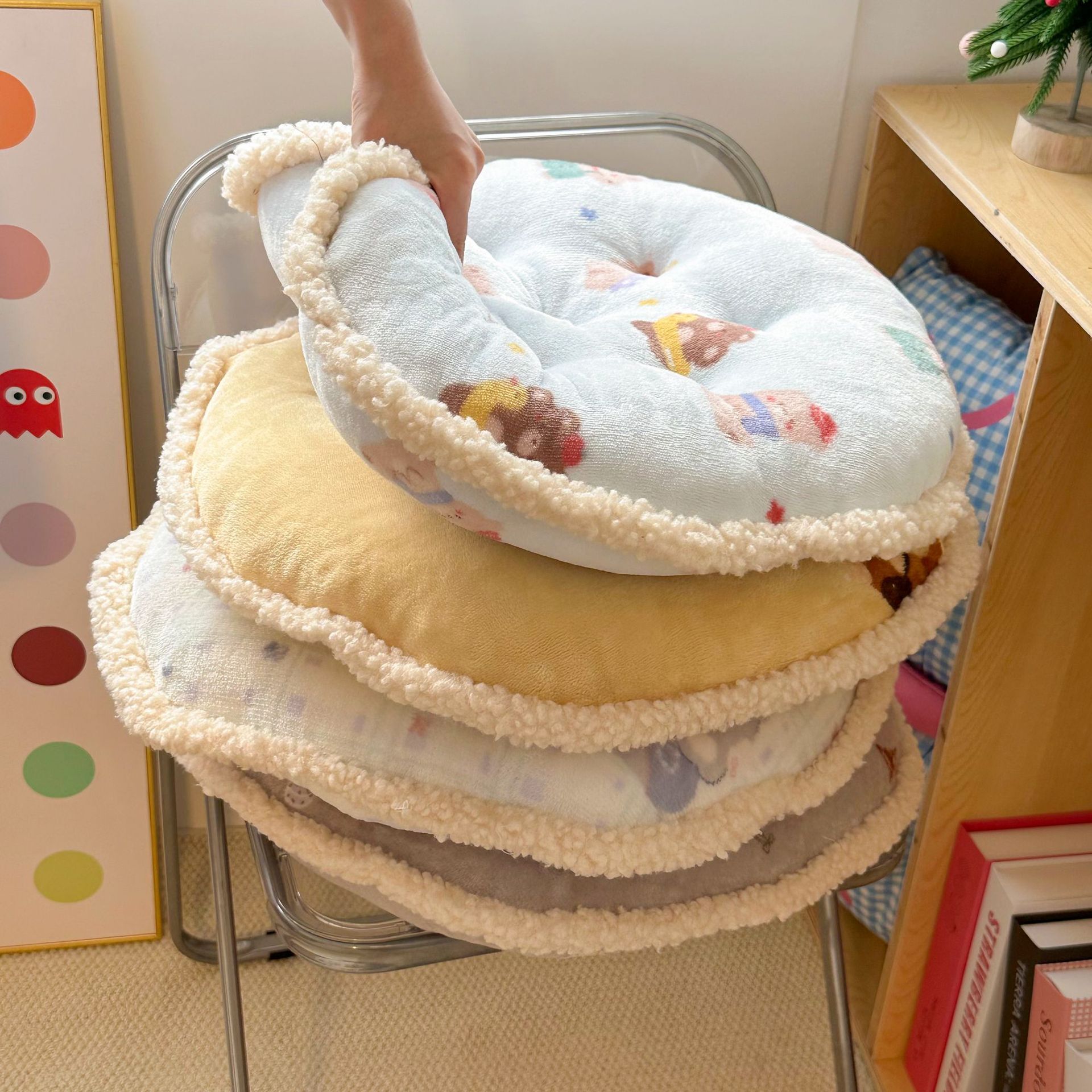 《6302》新款圓形卡通牛奶絨屁墊